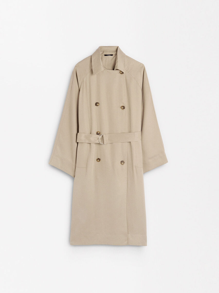 Trench coat with pockets
