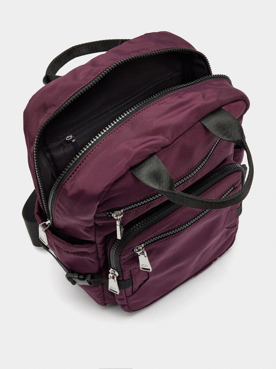 Mochila de nylon con colgante