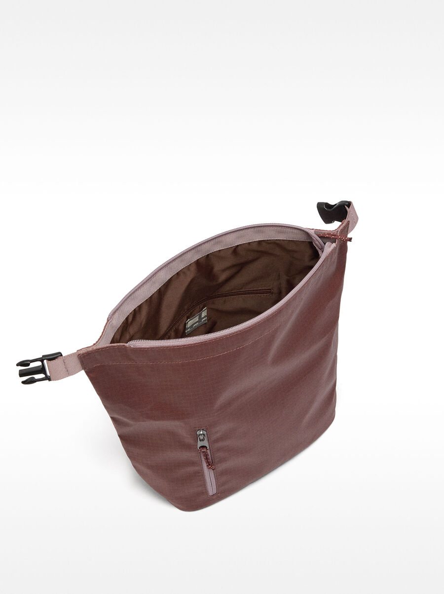 Nylon necessaire with texture