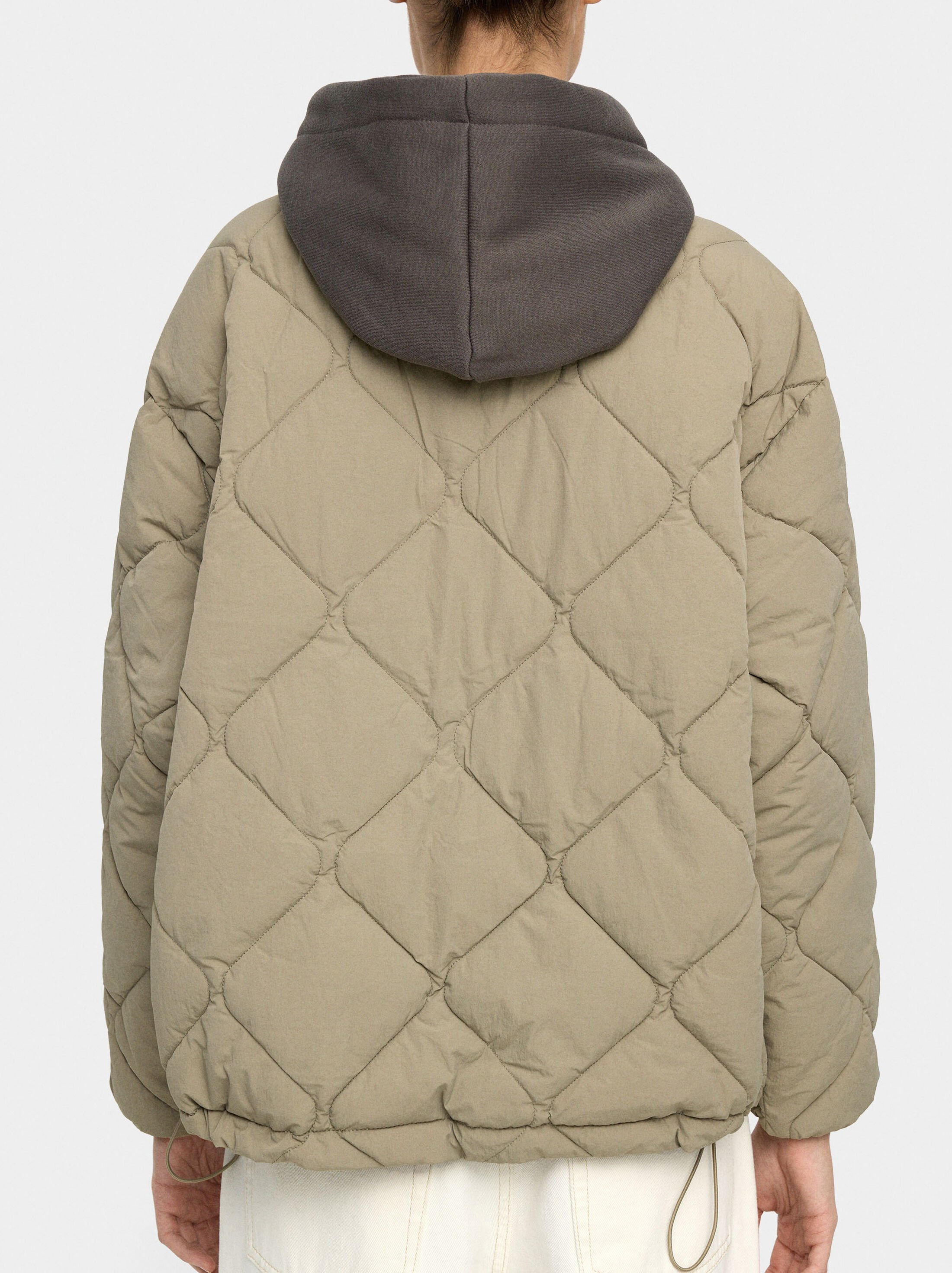 Casaco acolchoado com capuz removível image number 3.0