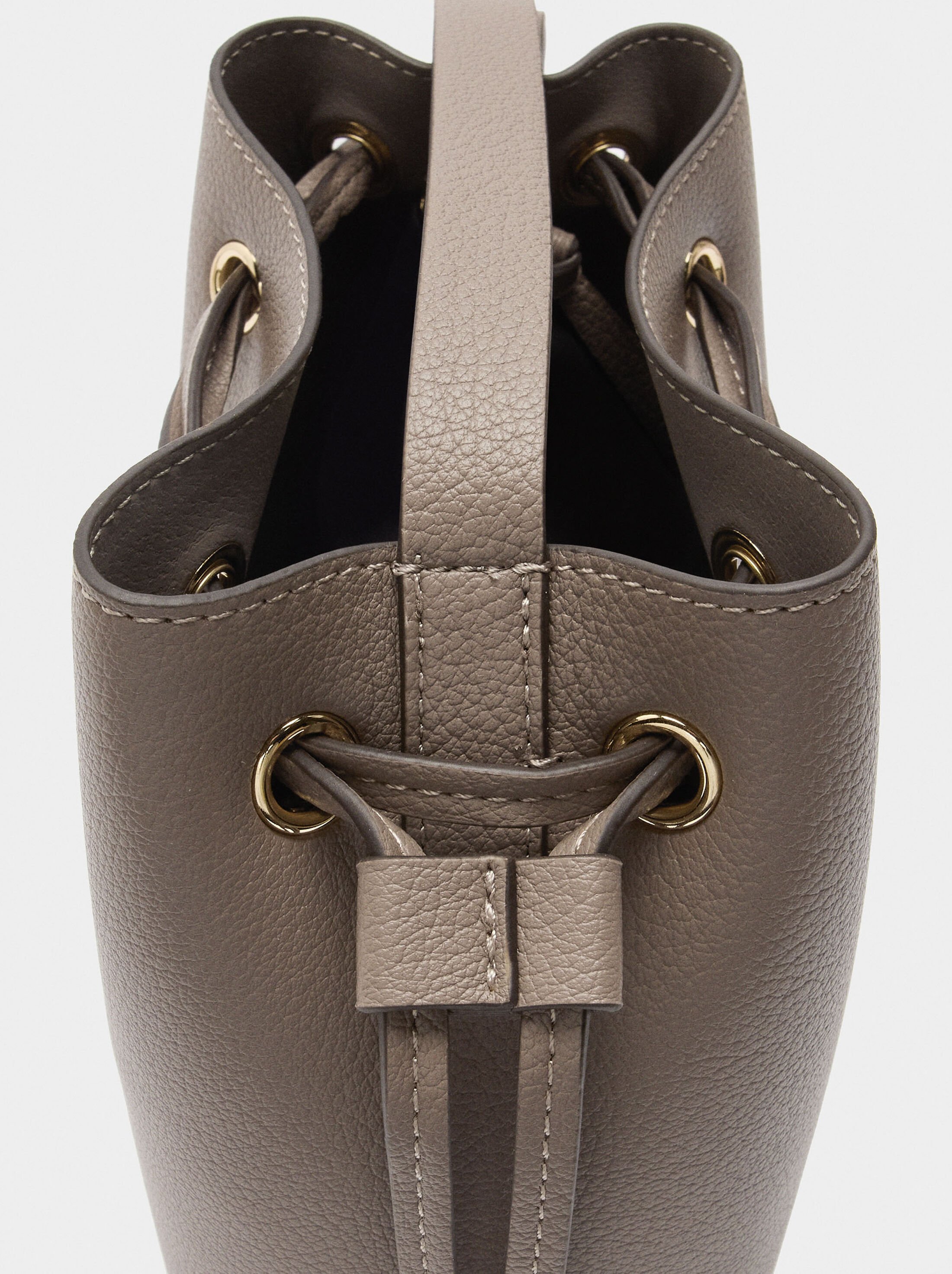 Bossa bandolera amb cordill image number 1.0