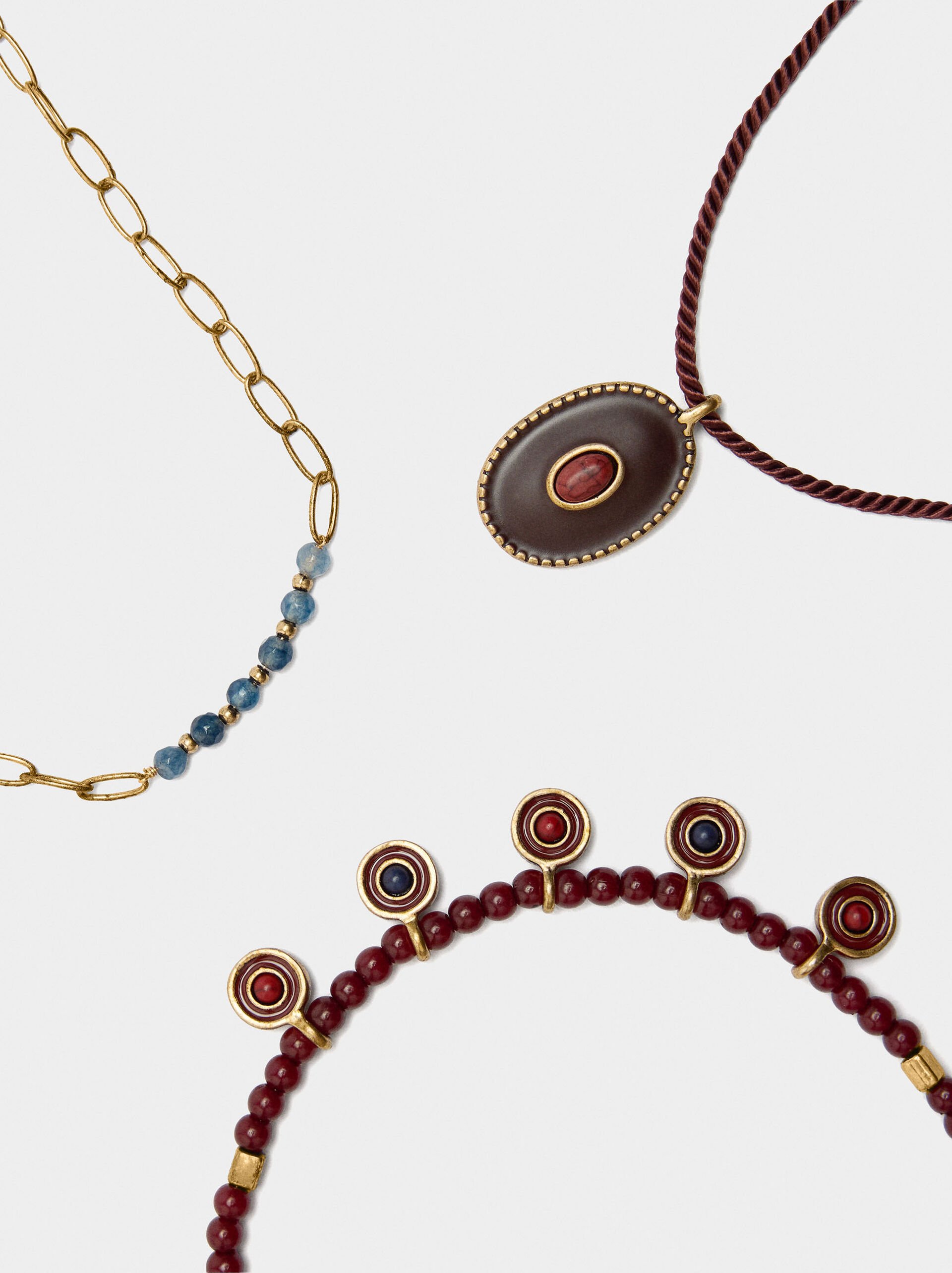 Set of necklaces with stone and resin beads image number 1.0