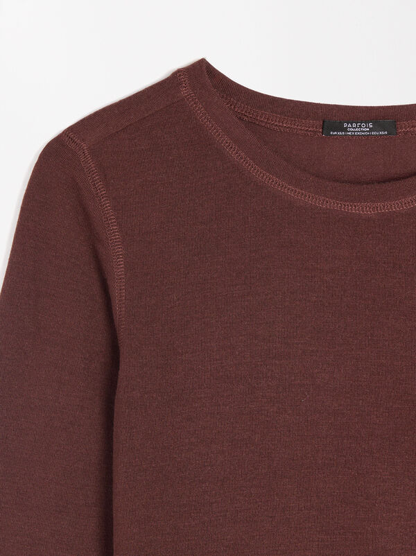 Sweater with long sleeves