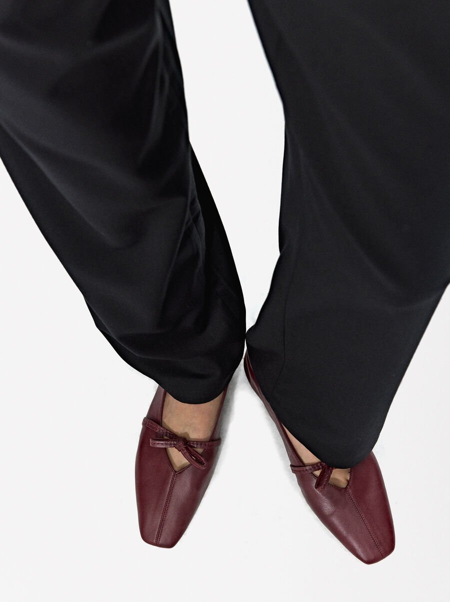 Leather ballet flats with bow