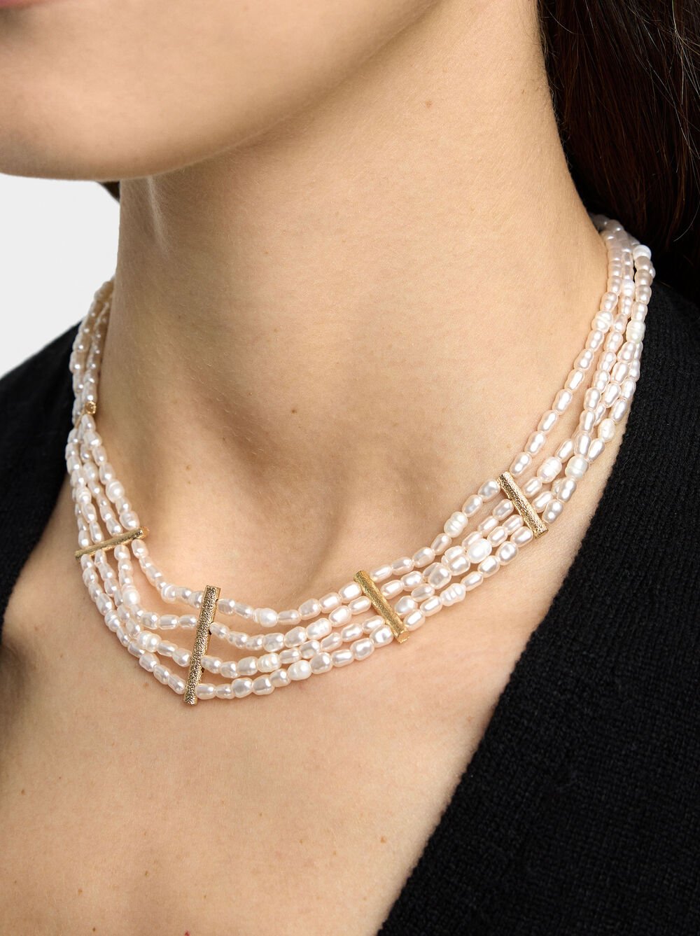 Short multi-collar with freshwater pearls