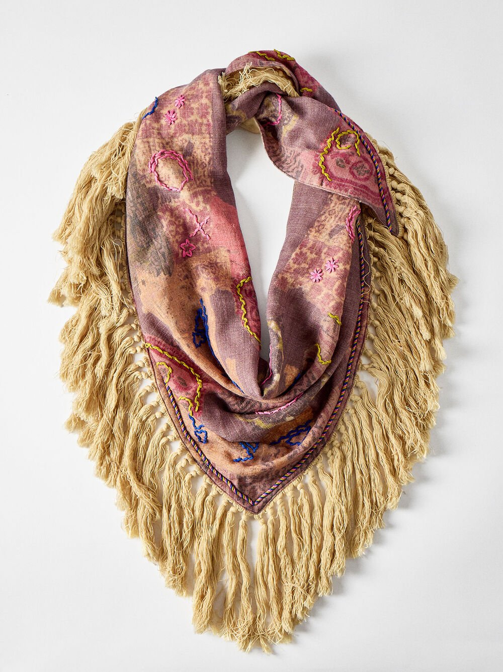 Wool shawl with fringes