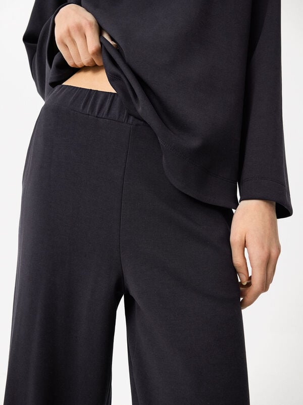 Pants with elastic waistband