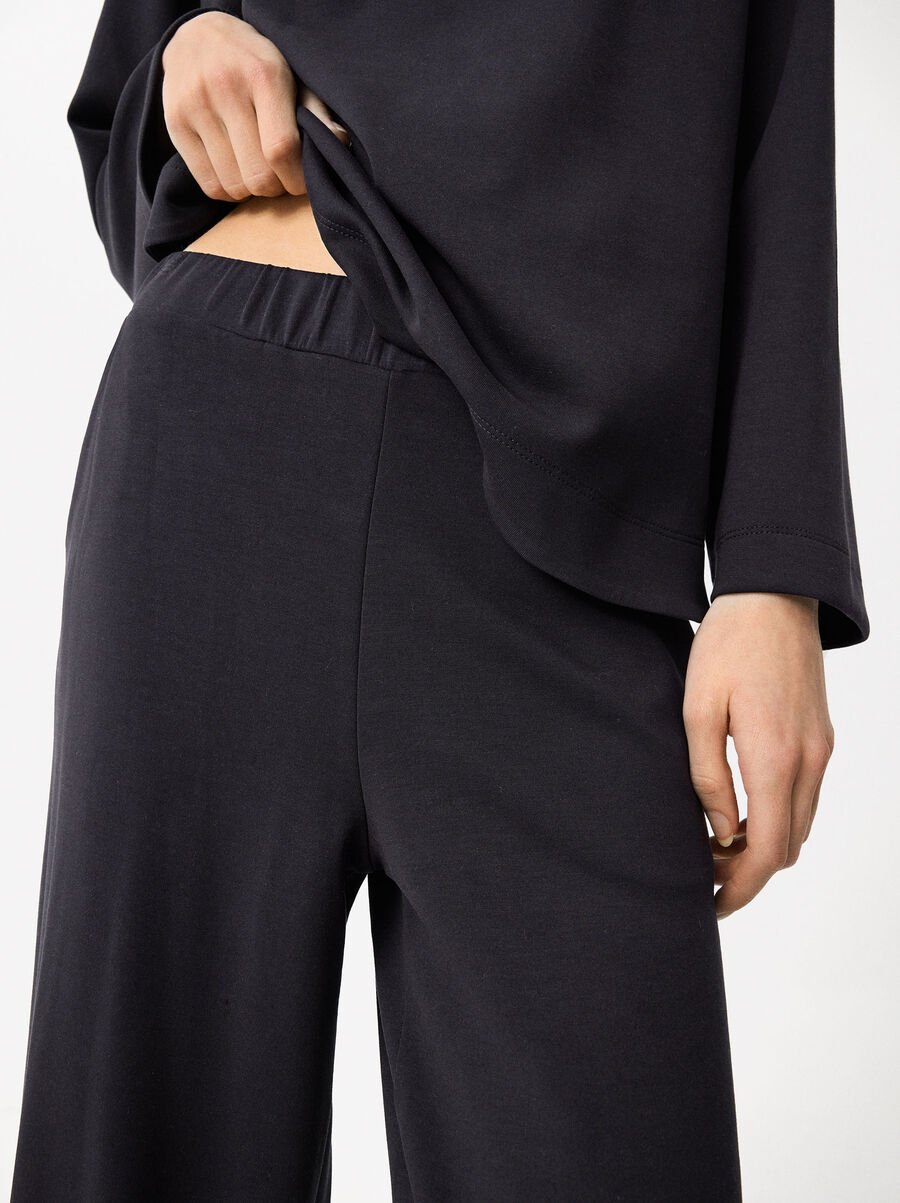 Pants with elastic waistband