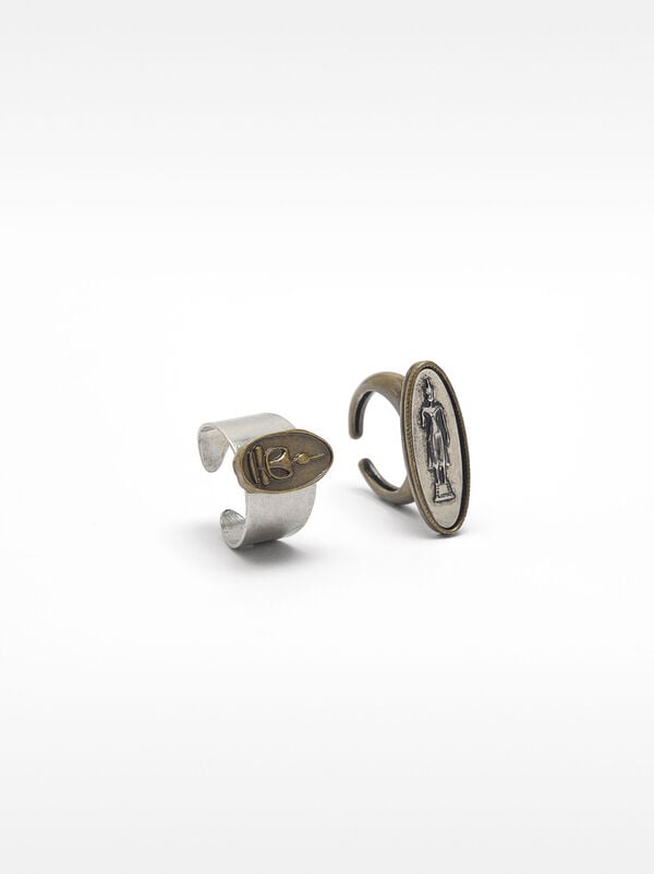 Set of rings with medals