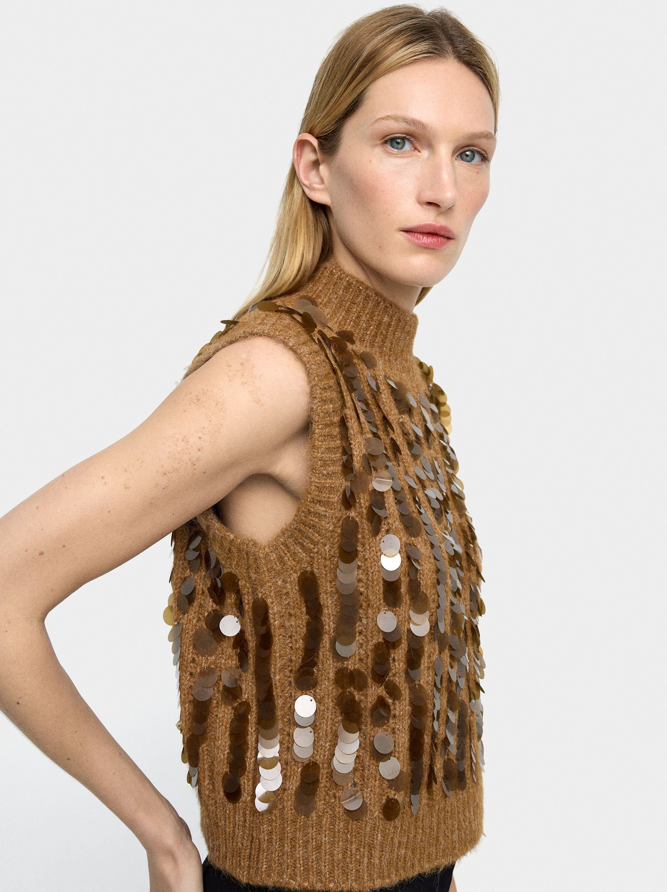 Knit vest with sequins image number 2.0