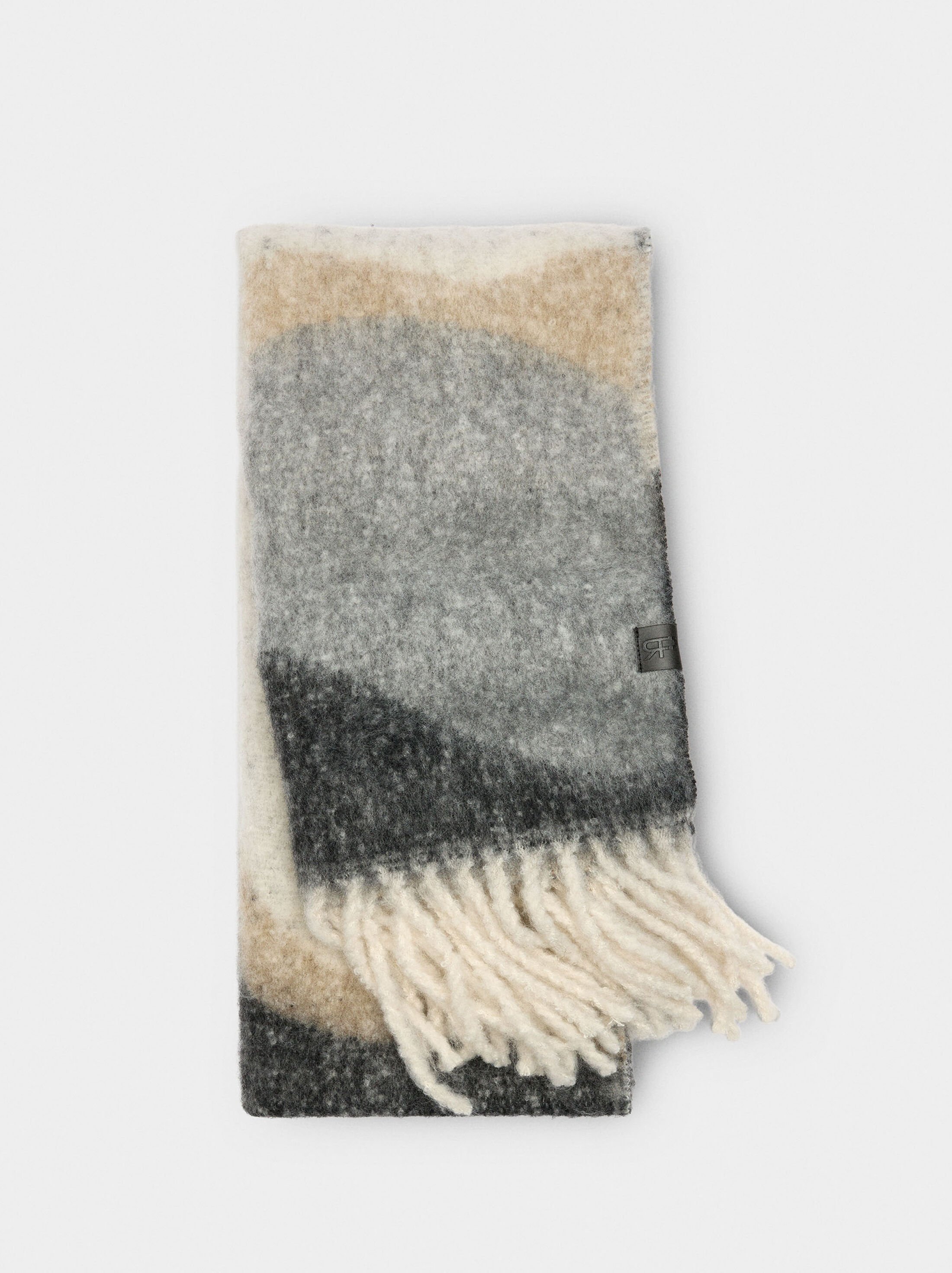 Scarf with waves and fringes image number 0.0