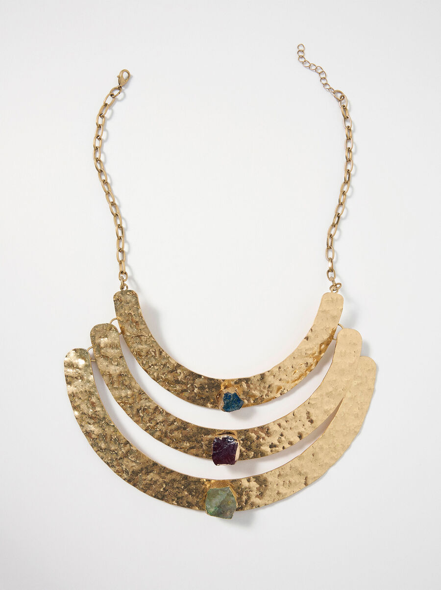 Triple necklace with arches and stones