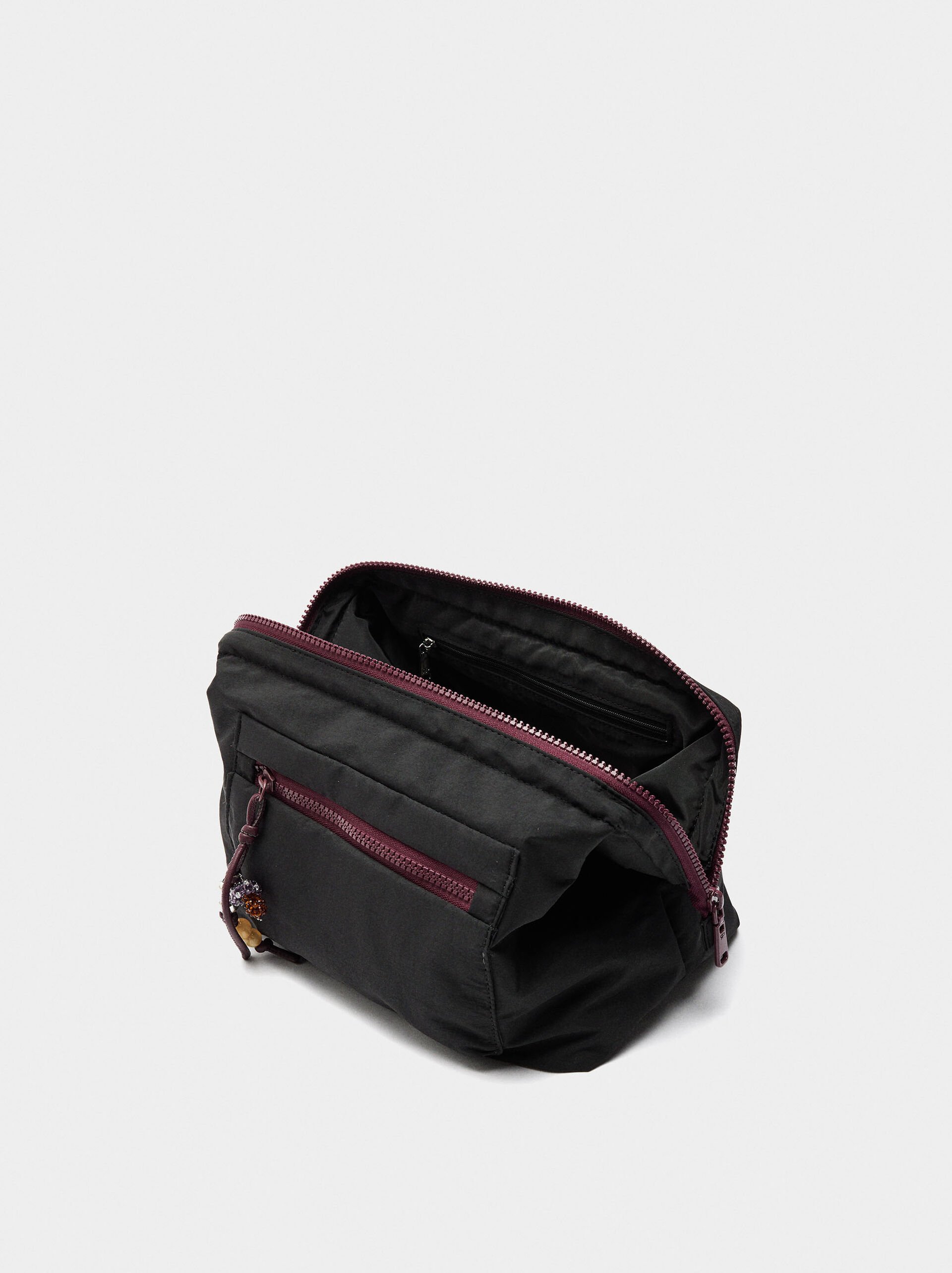 Plain nylon necessaire image number 3.0