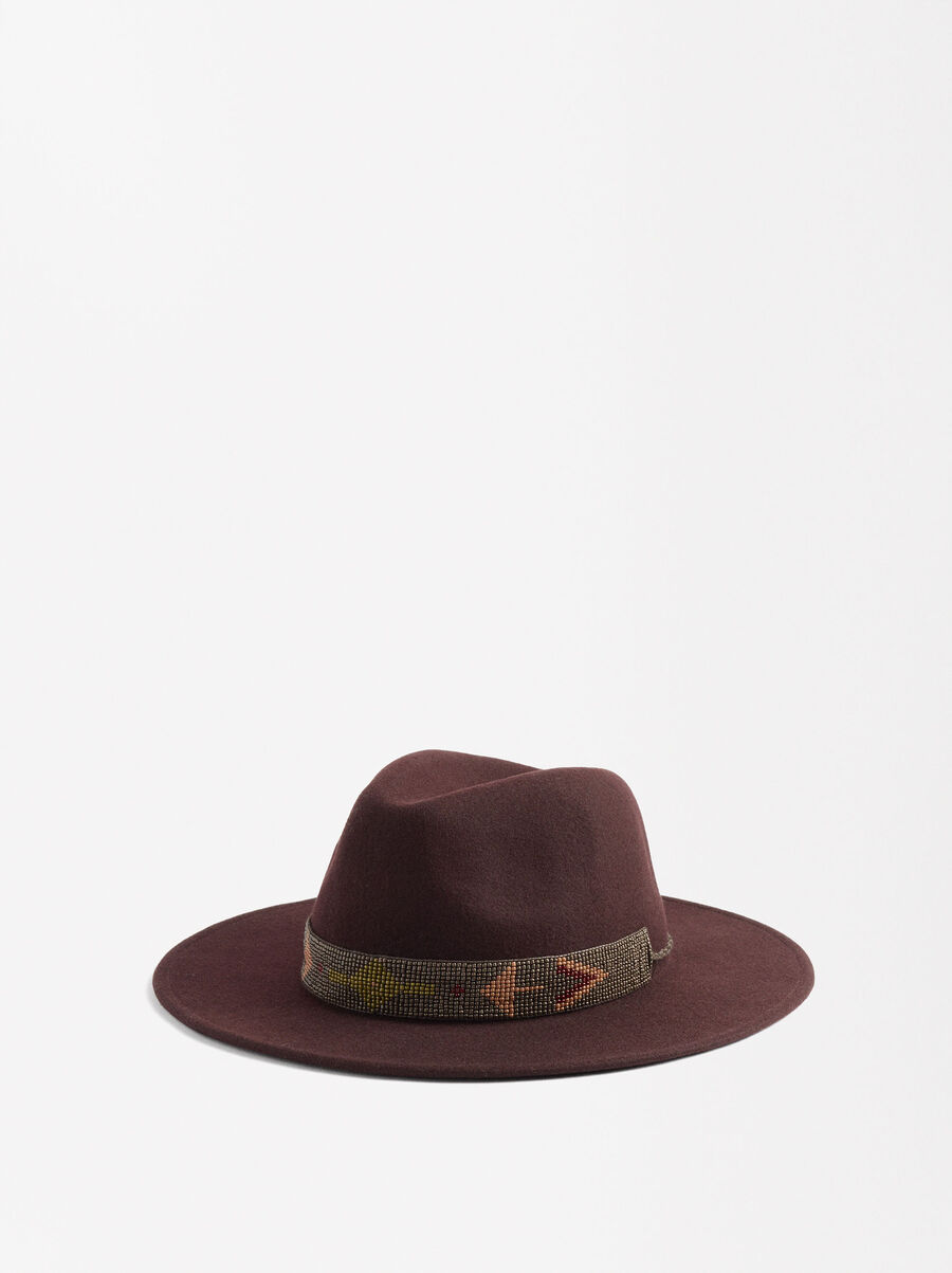 Hat with wool