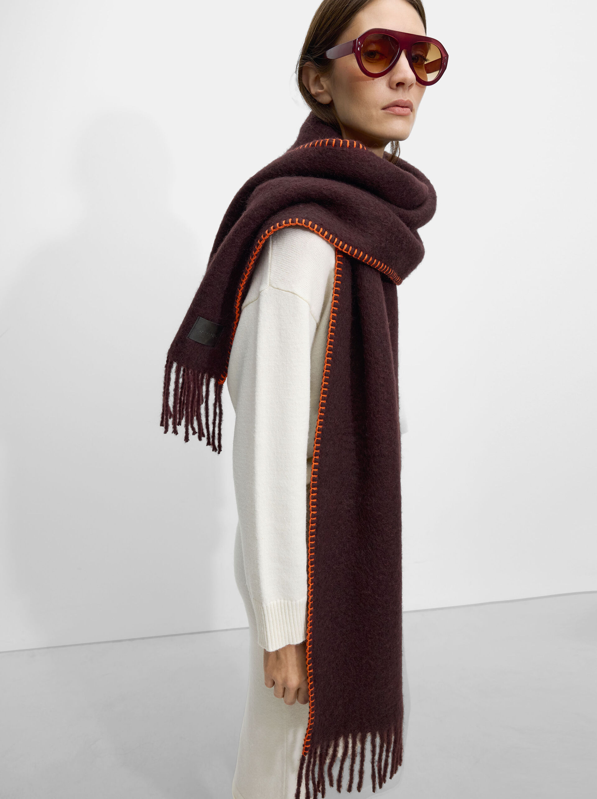 Wool blended fringes scarf image number 1.0