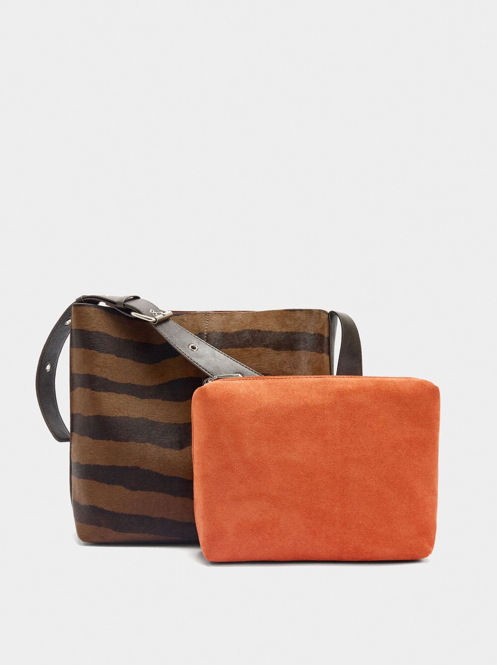 Schultertasche aus bedrucktem Leder mit Animalprint