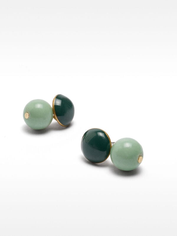 Short earrings with stones