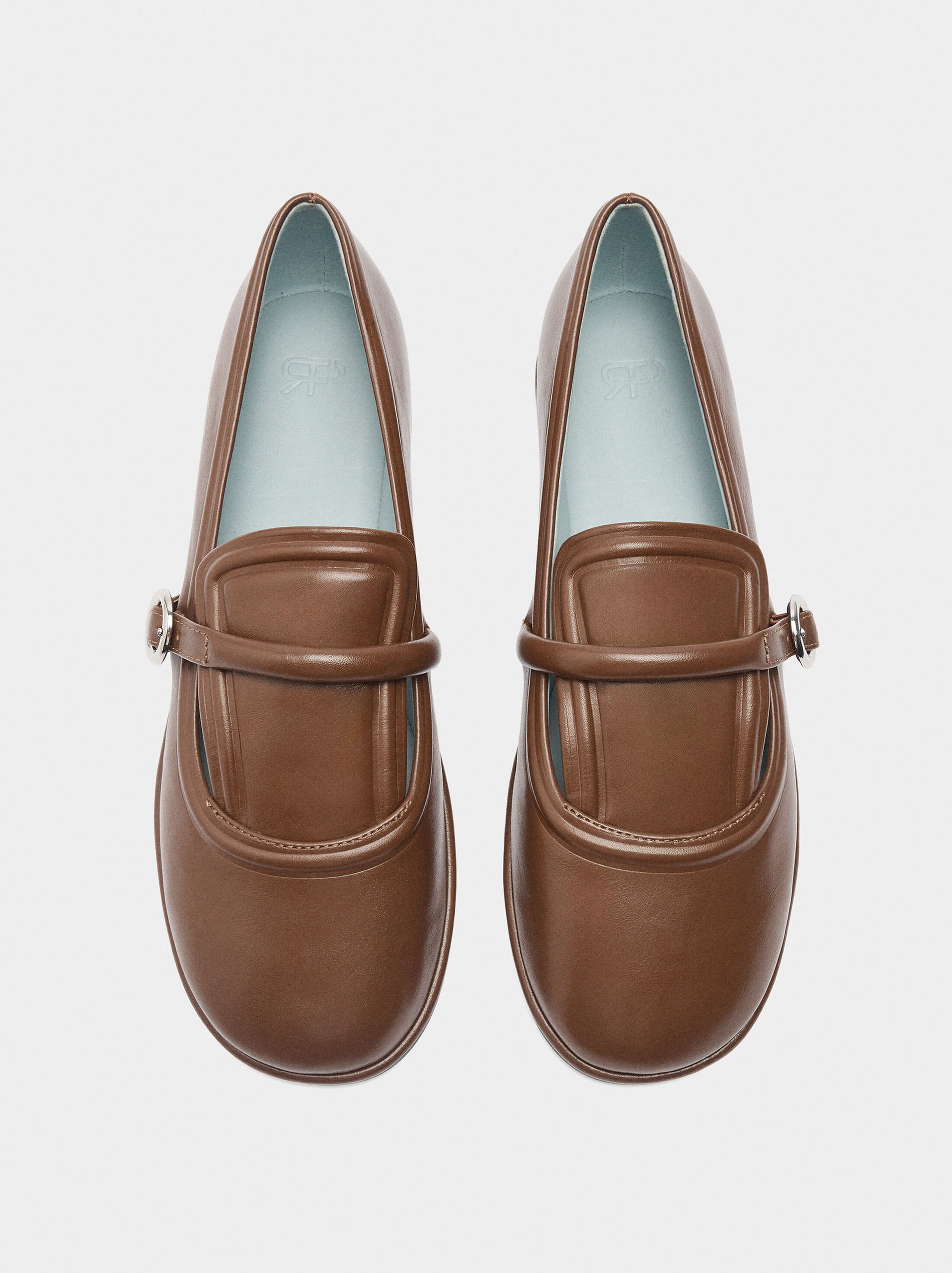 Sabates planes de pell amb sivella image number 0.0