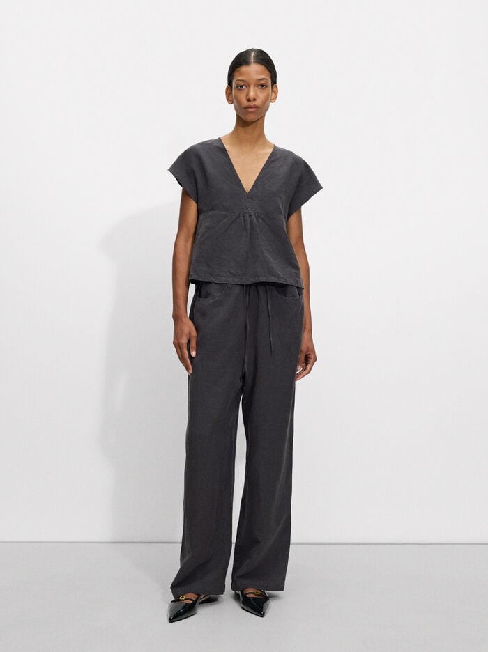 Pantalones fluidos con lino