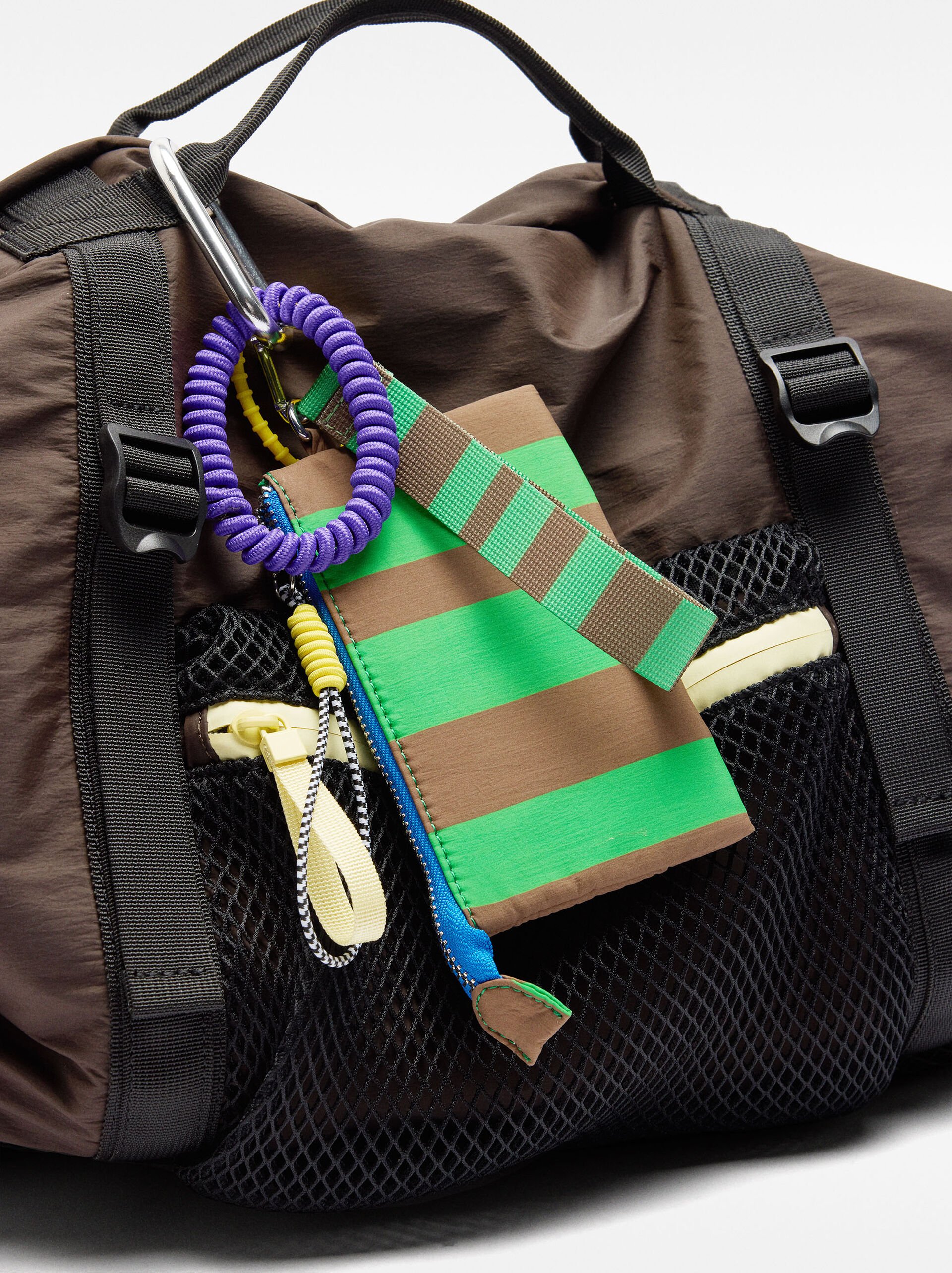 Nylon weekend bag image number 3.0