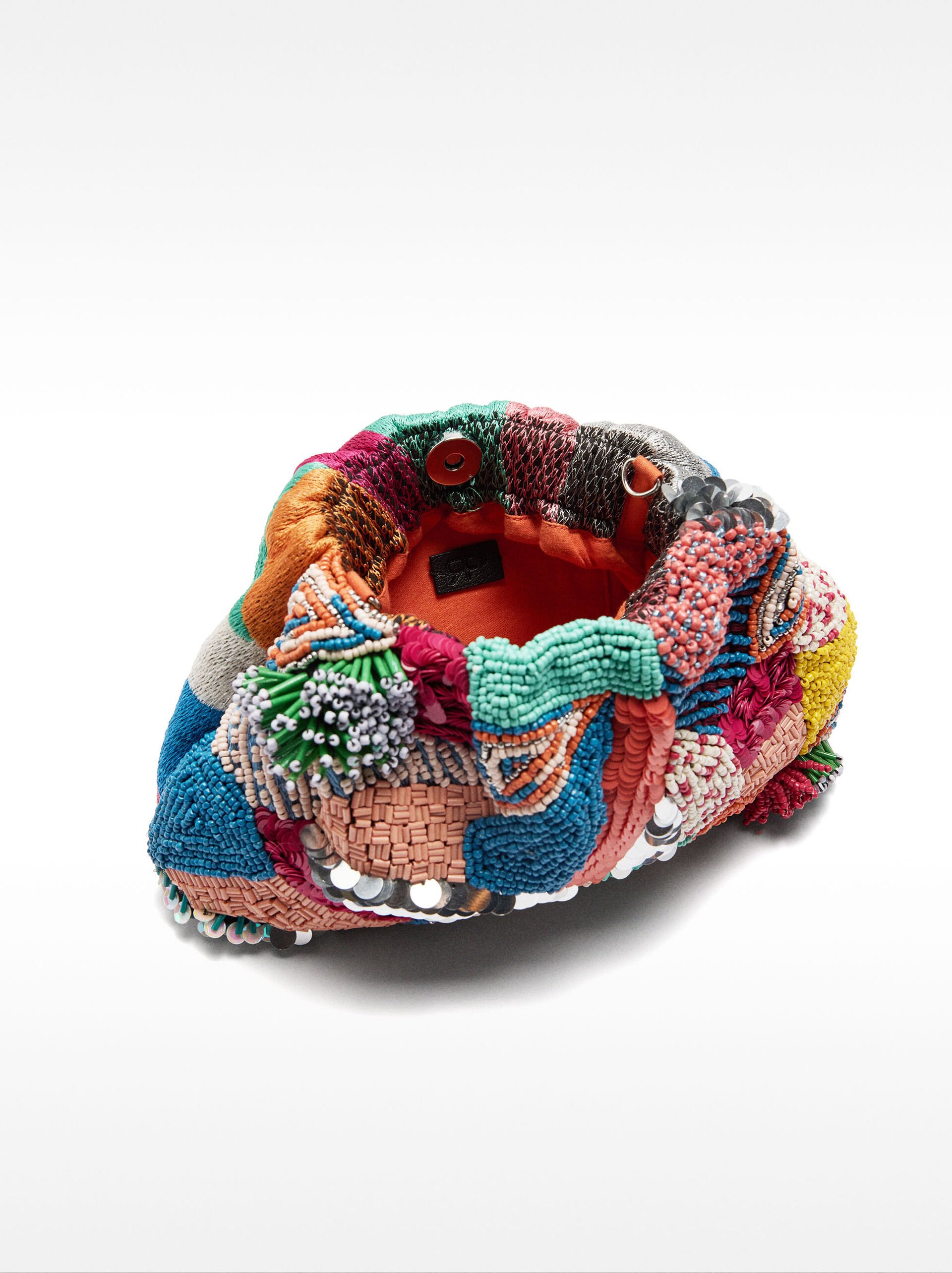 Party bag with multicolor beads image number 4.0