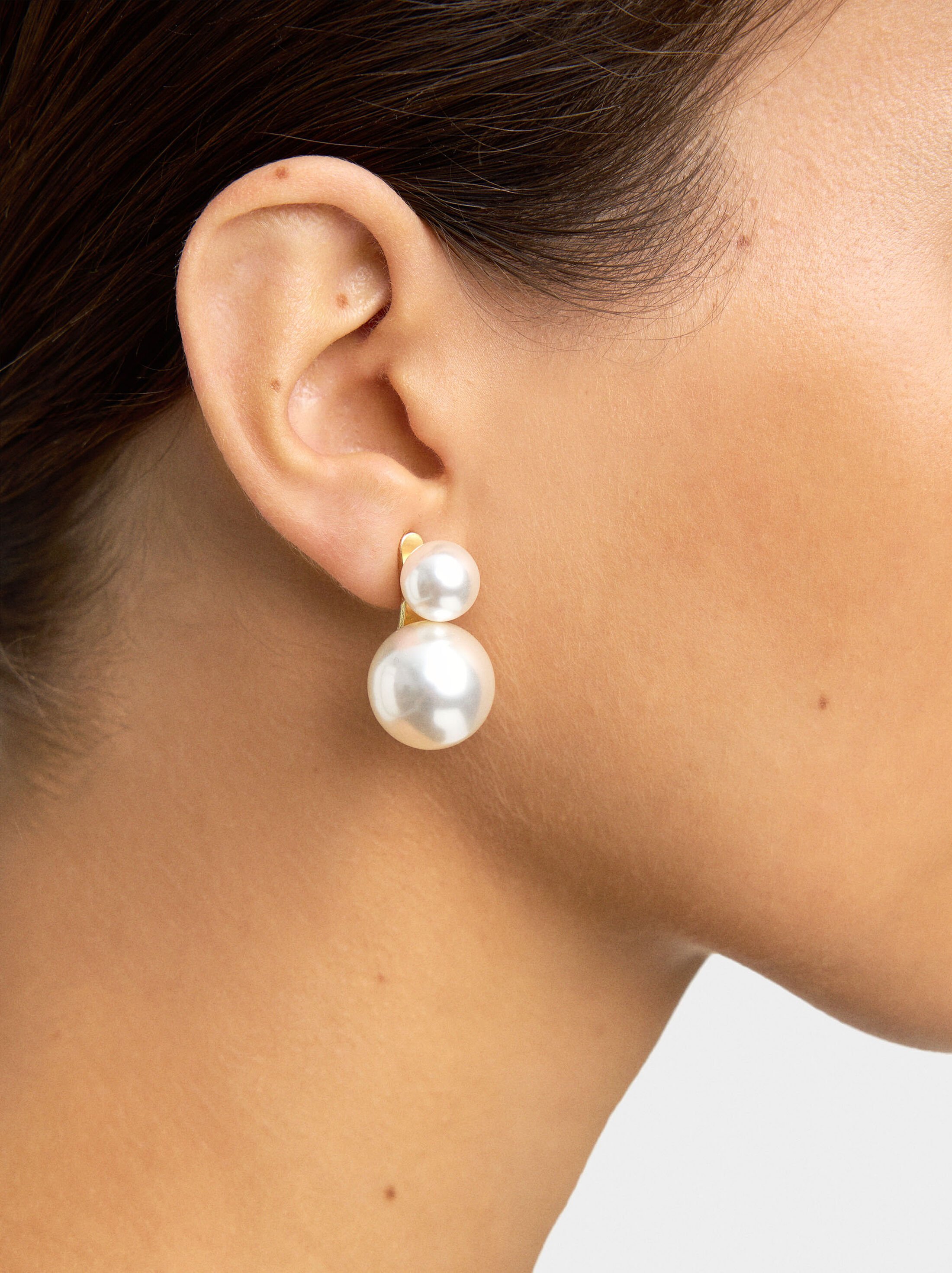 Short earrings with pearls image number 1.0