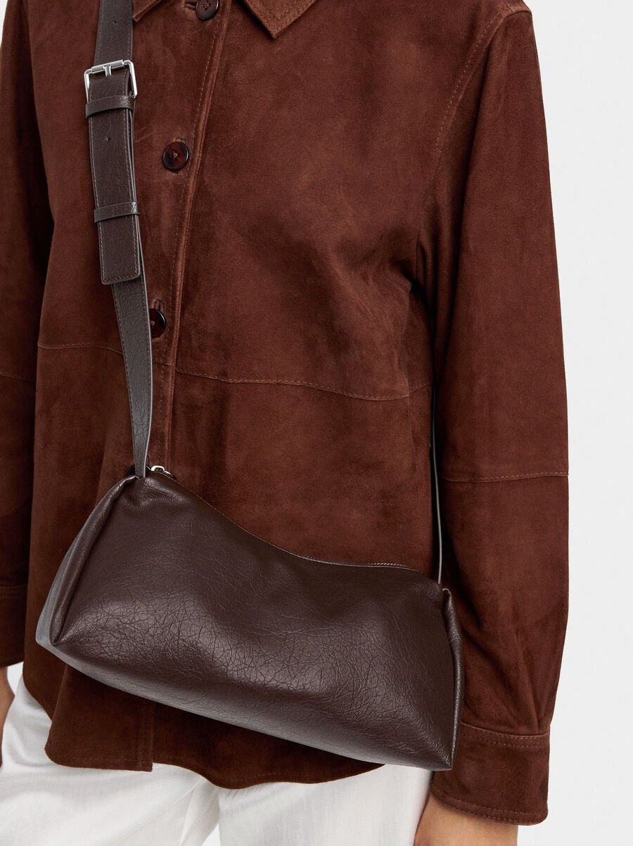 Bolso bandolera efecto craquelado