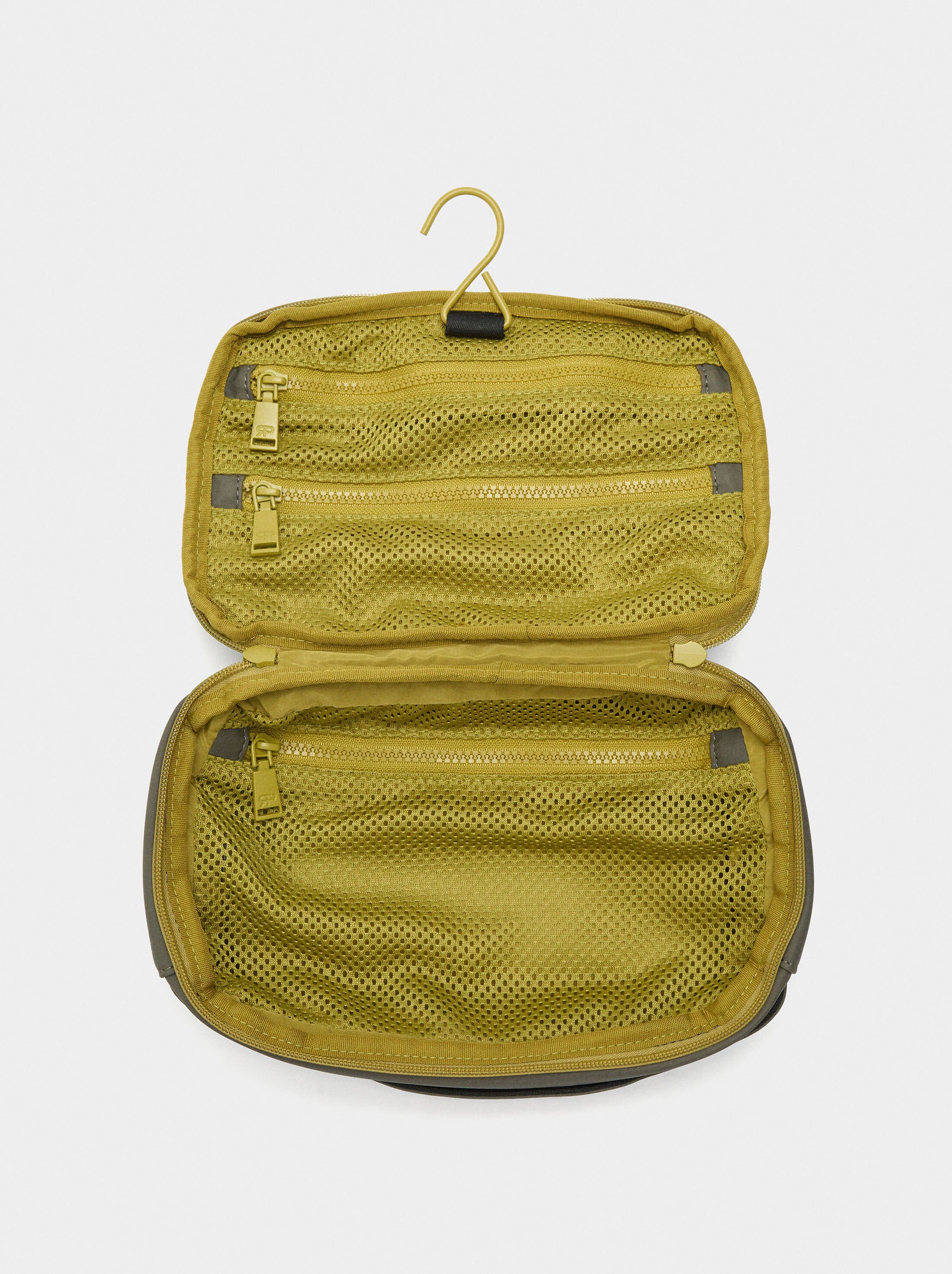 Plain necessaire with contrast image number 3.0