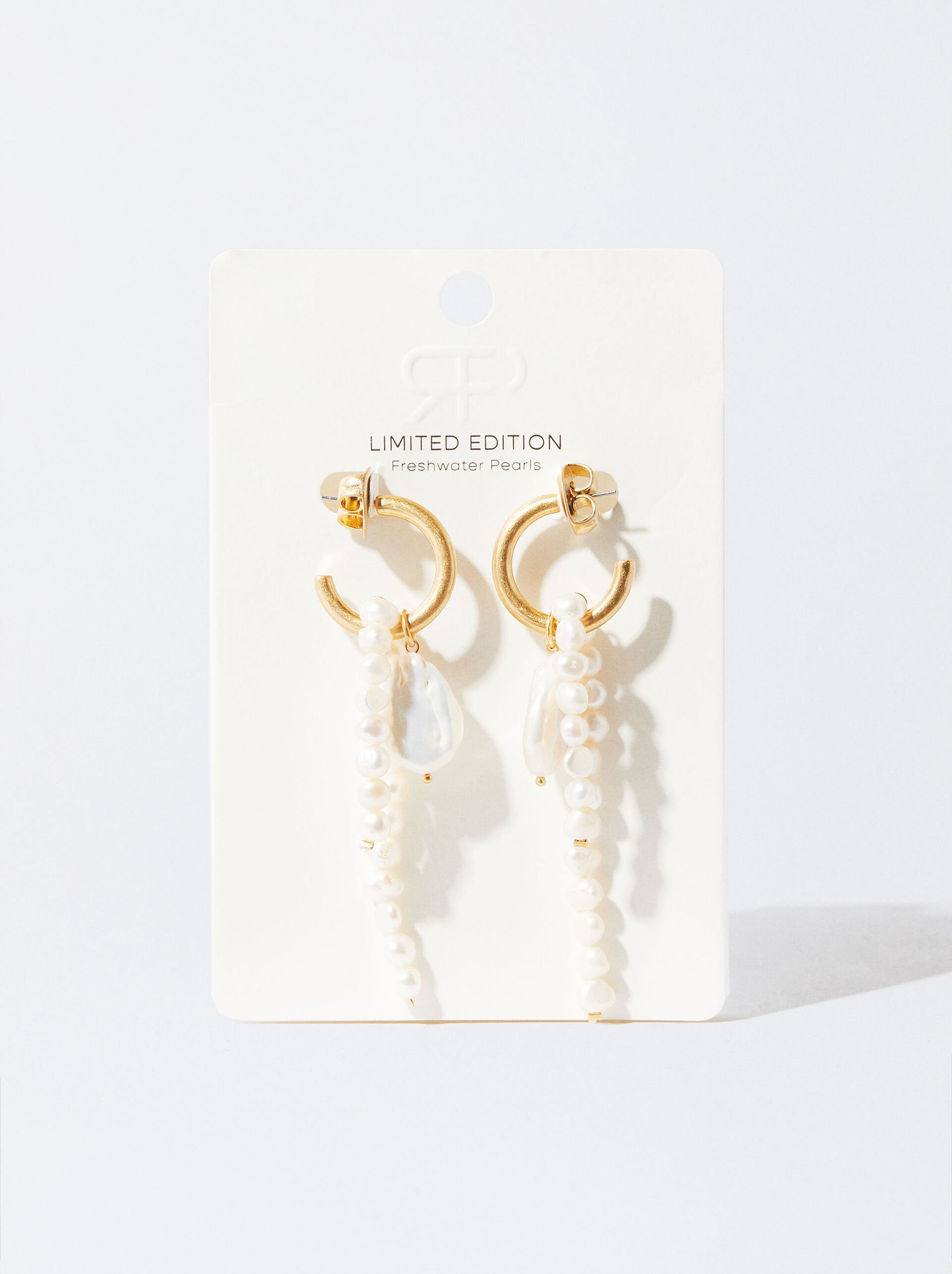 Hoop Earrings With Fresh Water Pearl image number 3.0