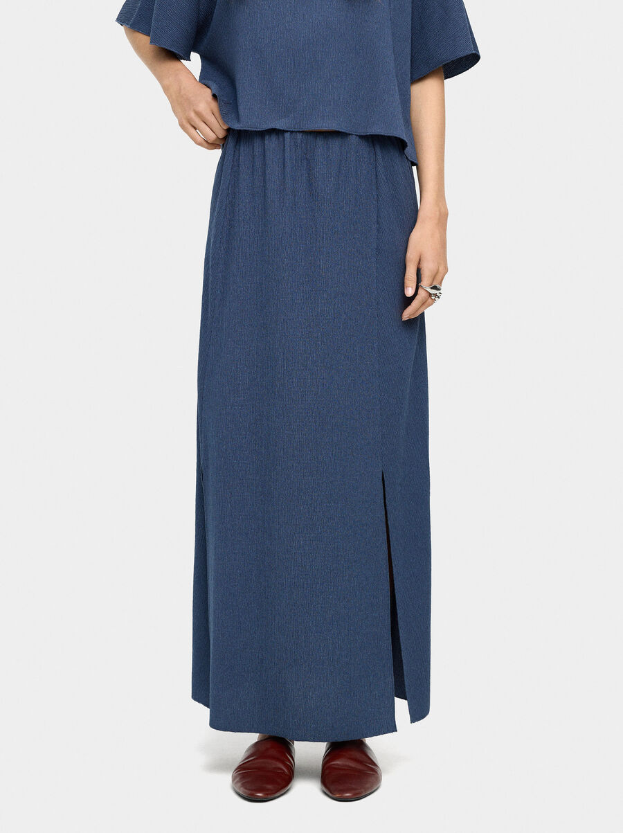 Long skirt with crinkled effect