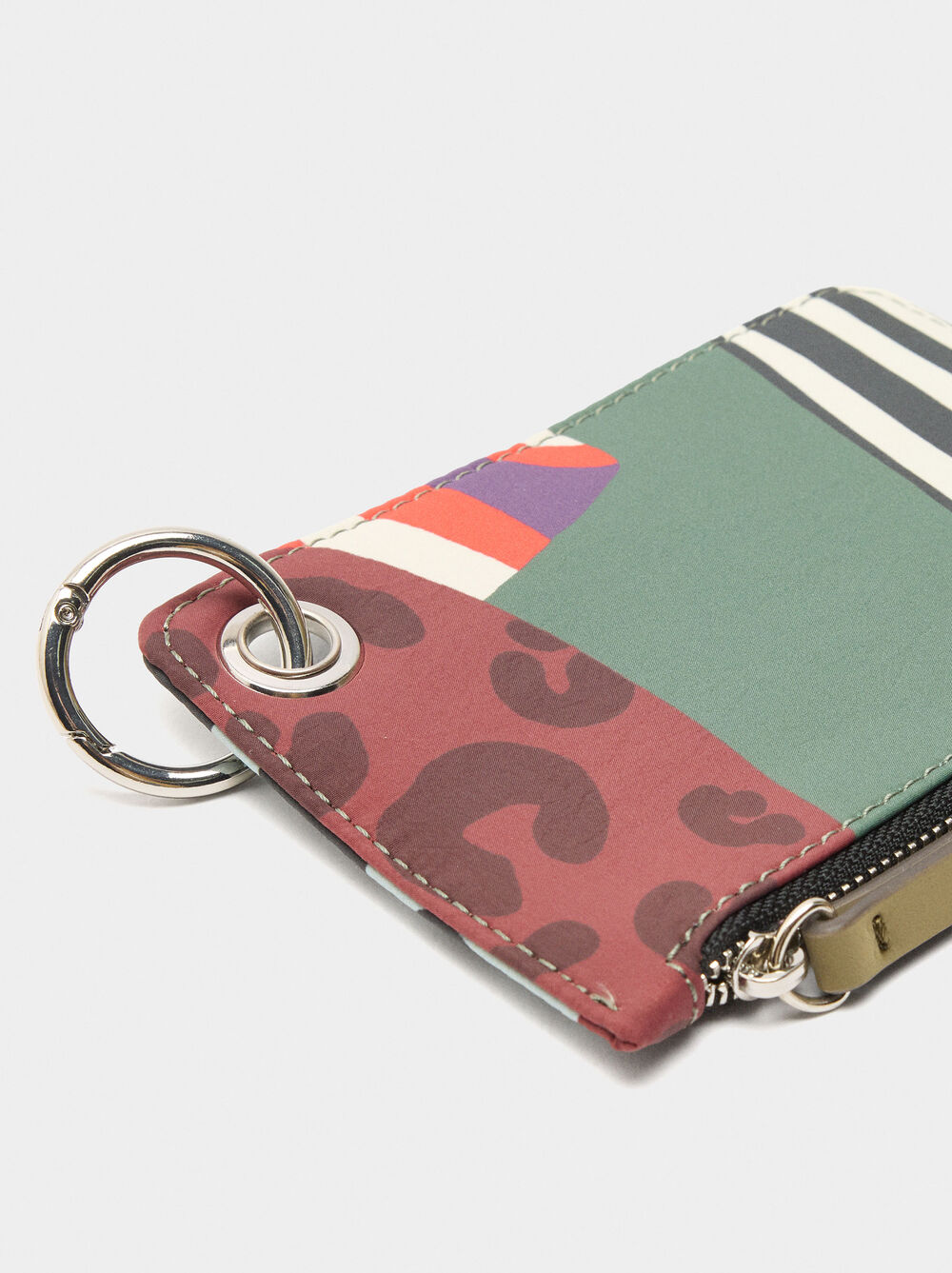 Tote-Tasche mit weicher Textur und Anhänger