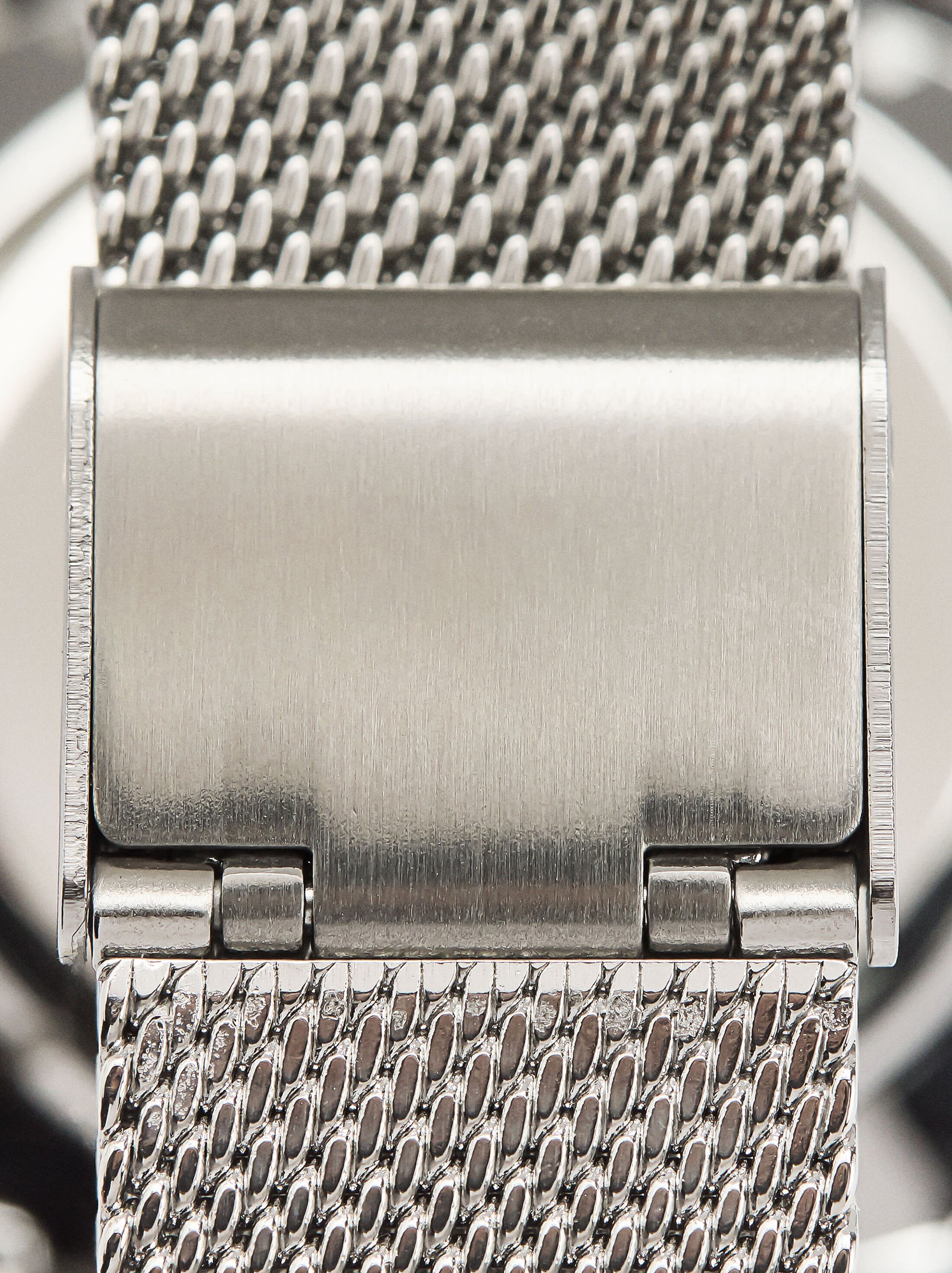 Bicolor watch with stainless steel metal mesh image number 4.0