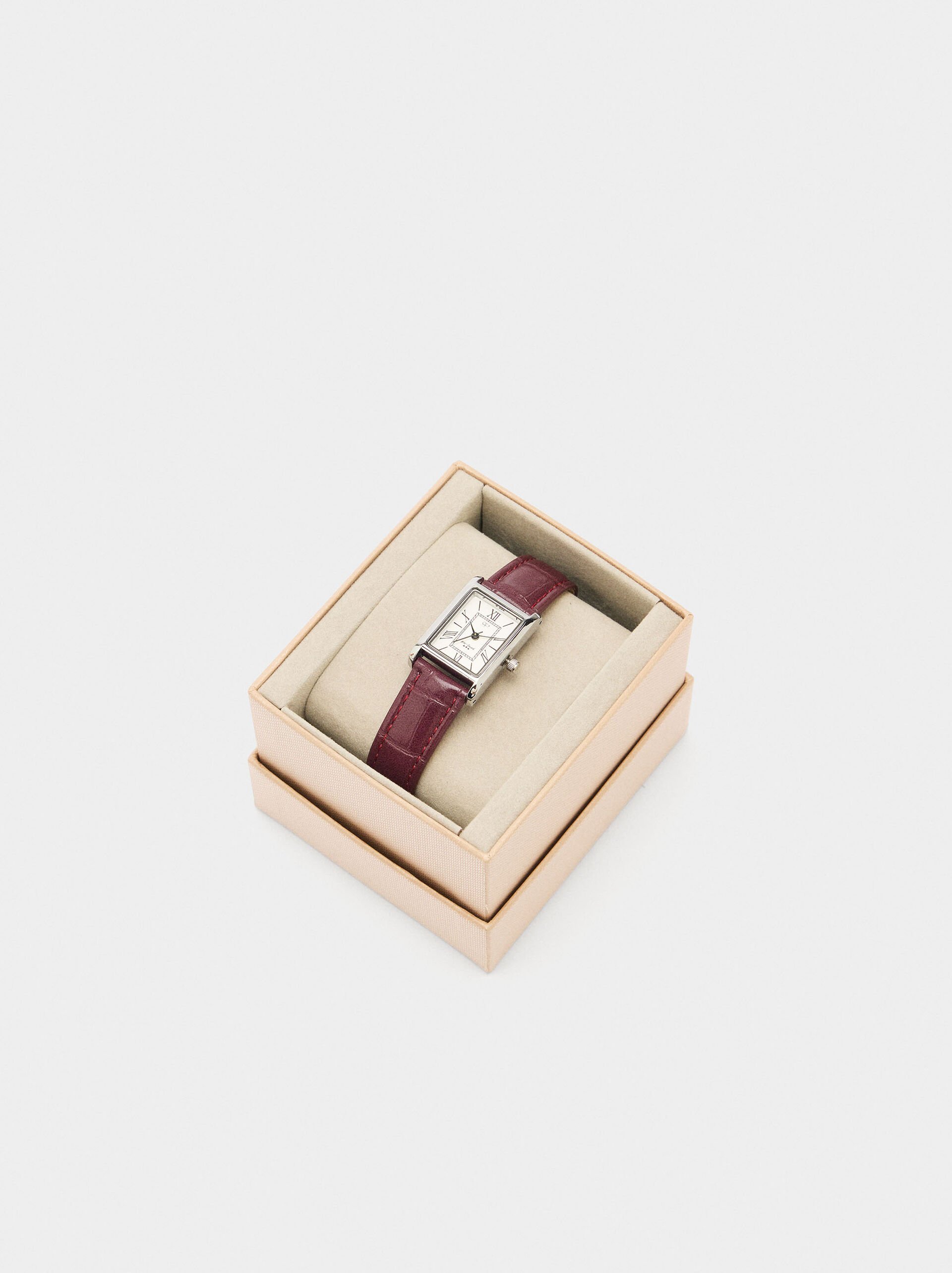 Watch with animal-engraved bracelet image number 4.0