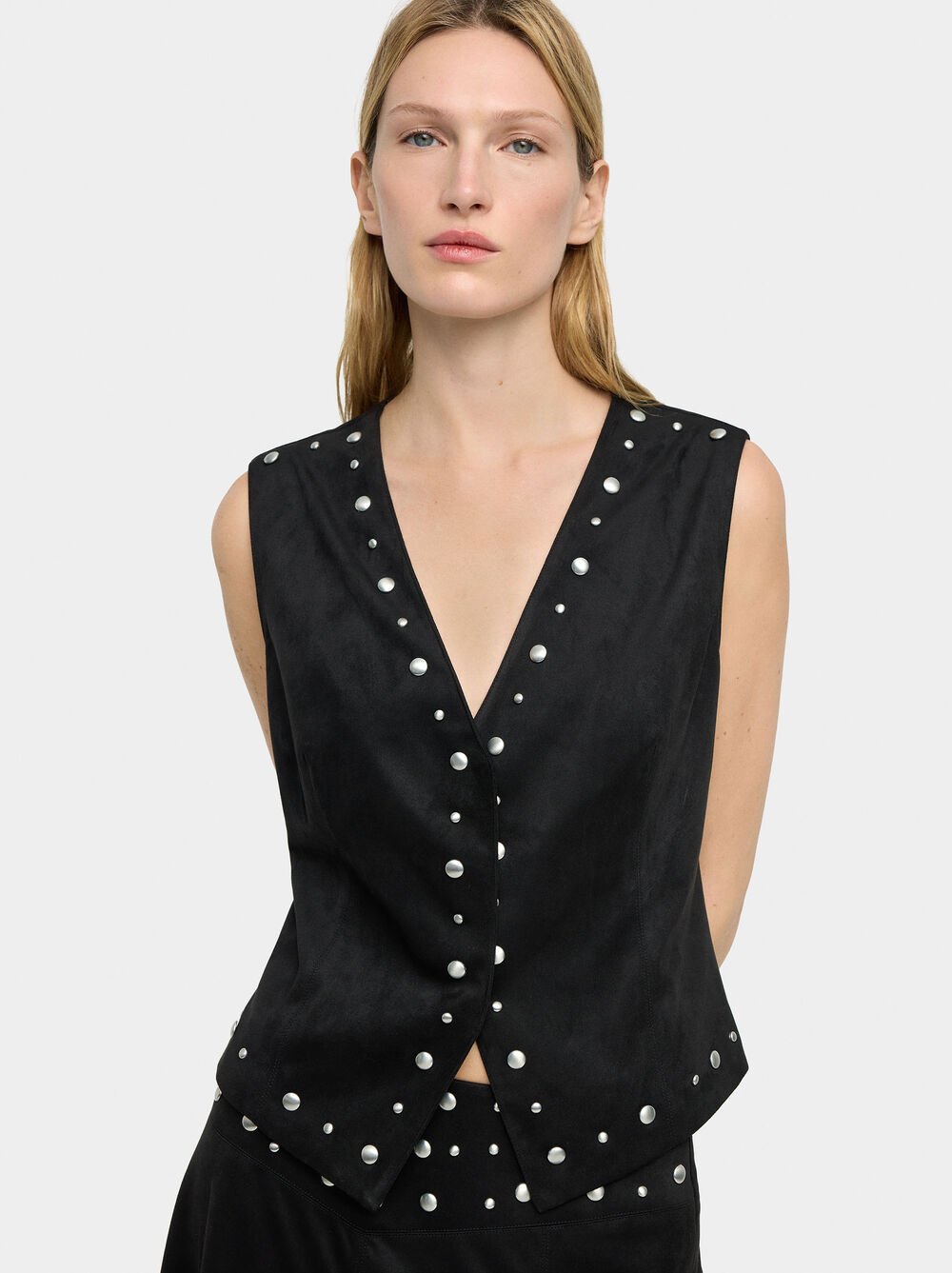 Vest with studs