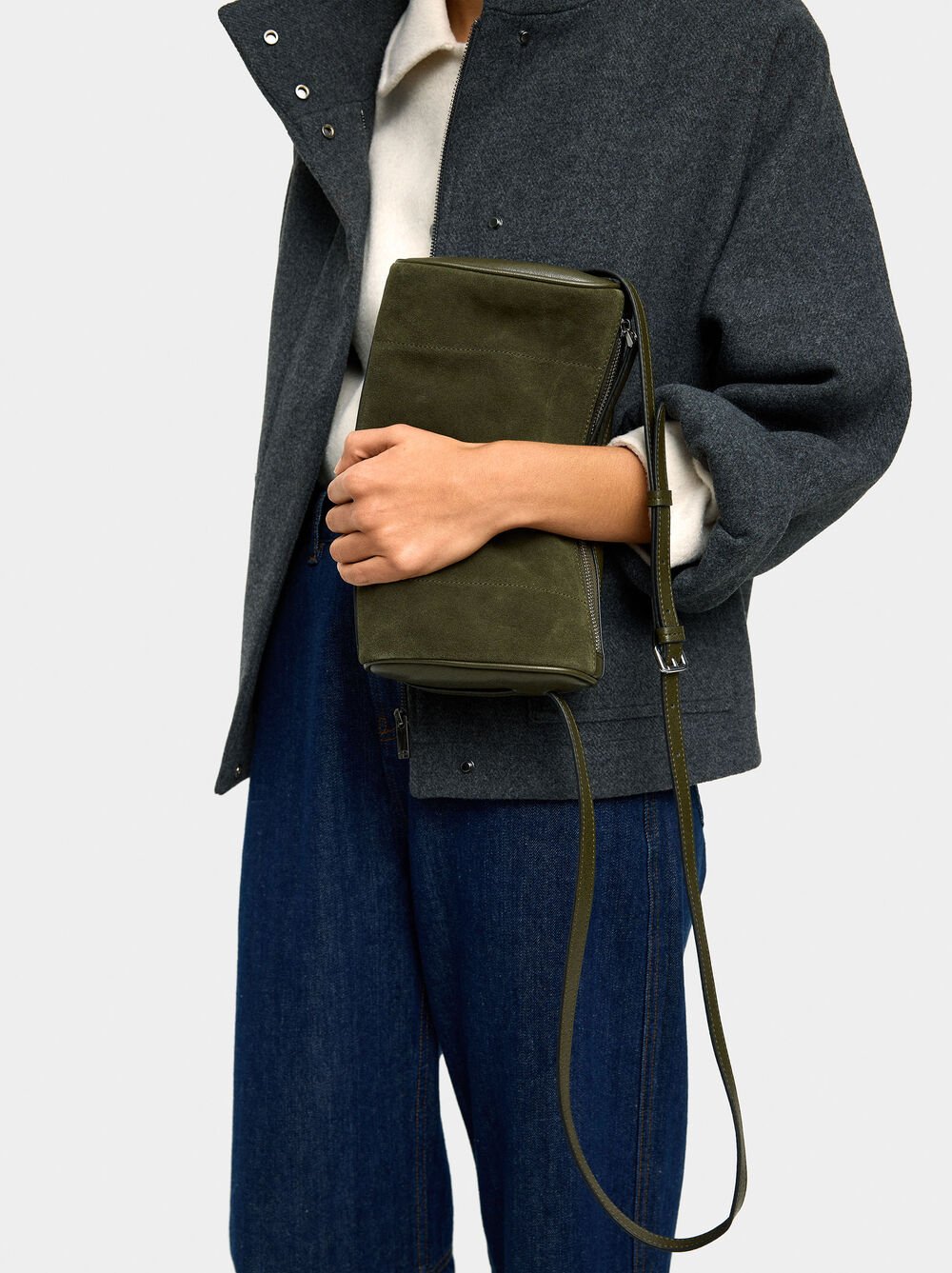 Sac bandoulière avec détails en cuir