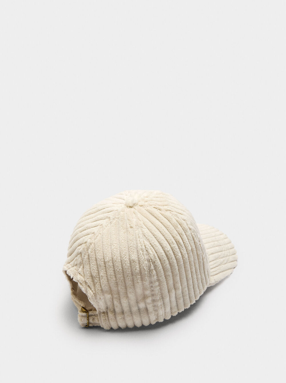 Ribbed velvet cap