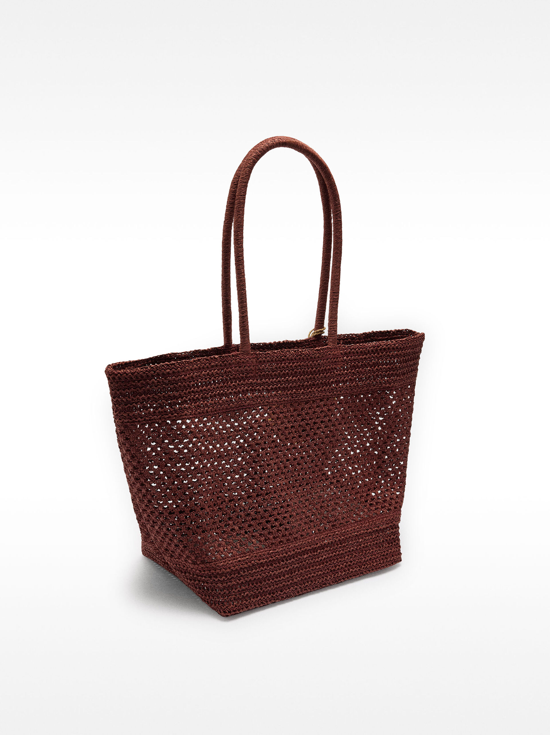 Bolso shopper de efecto rafia con colgante image number 2.0