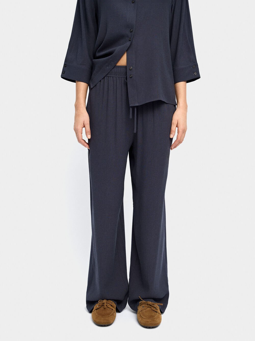 Trousers of lyocell with elastic waist