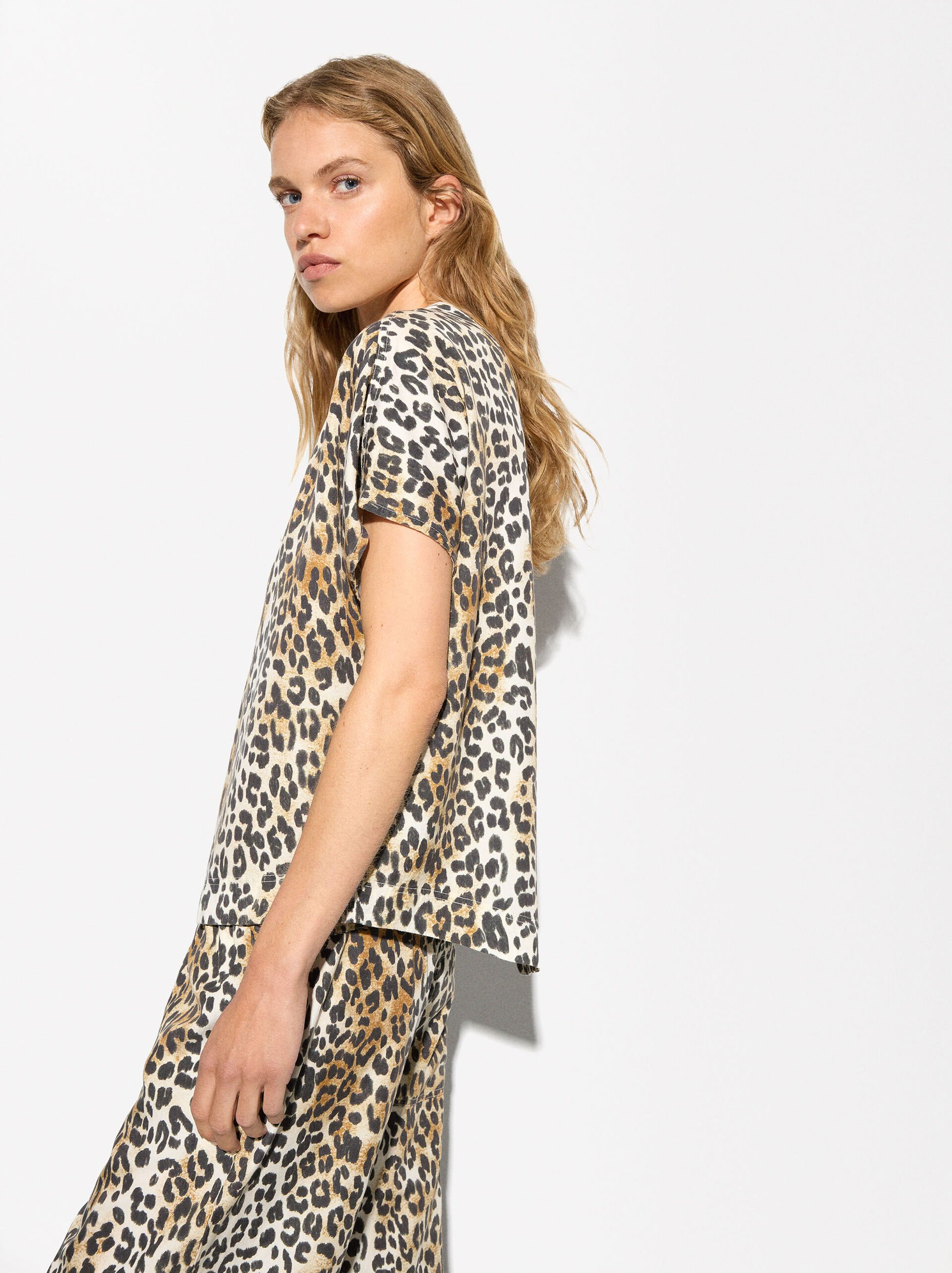 Leopard print T-shirt image number 2.0