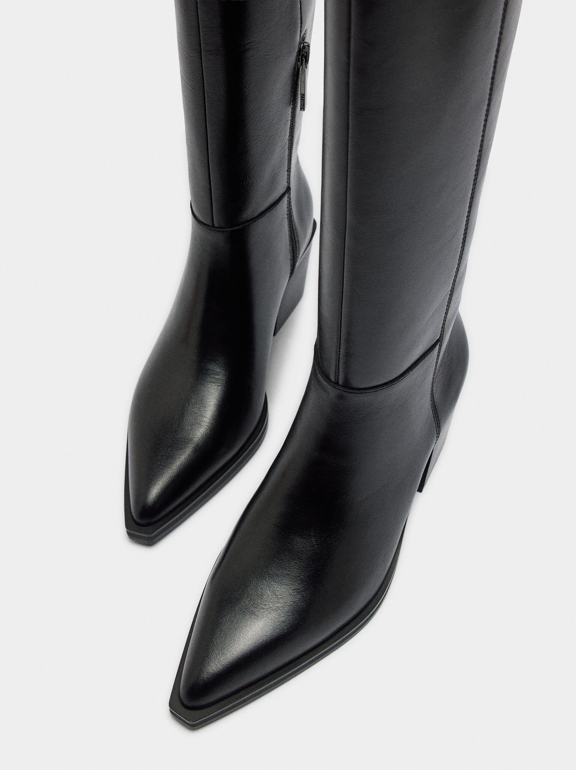 High shaft leather boots with heel image number 4.0
