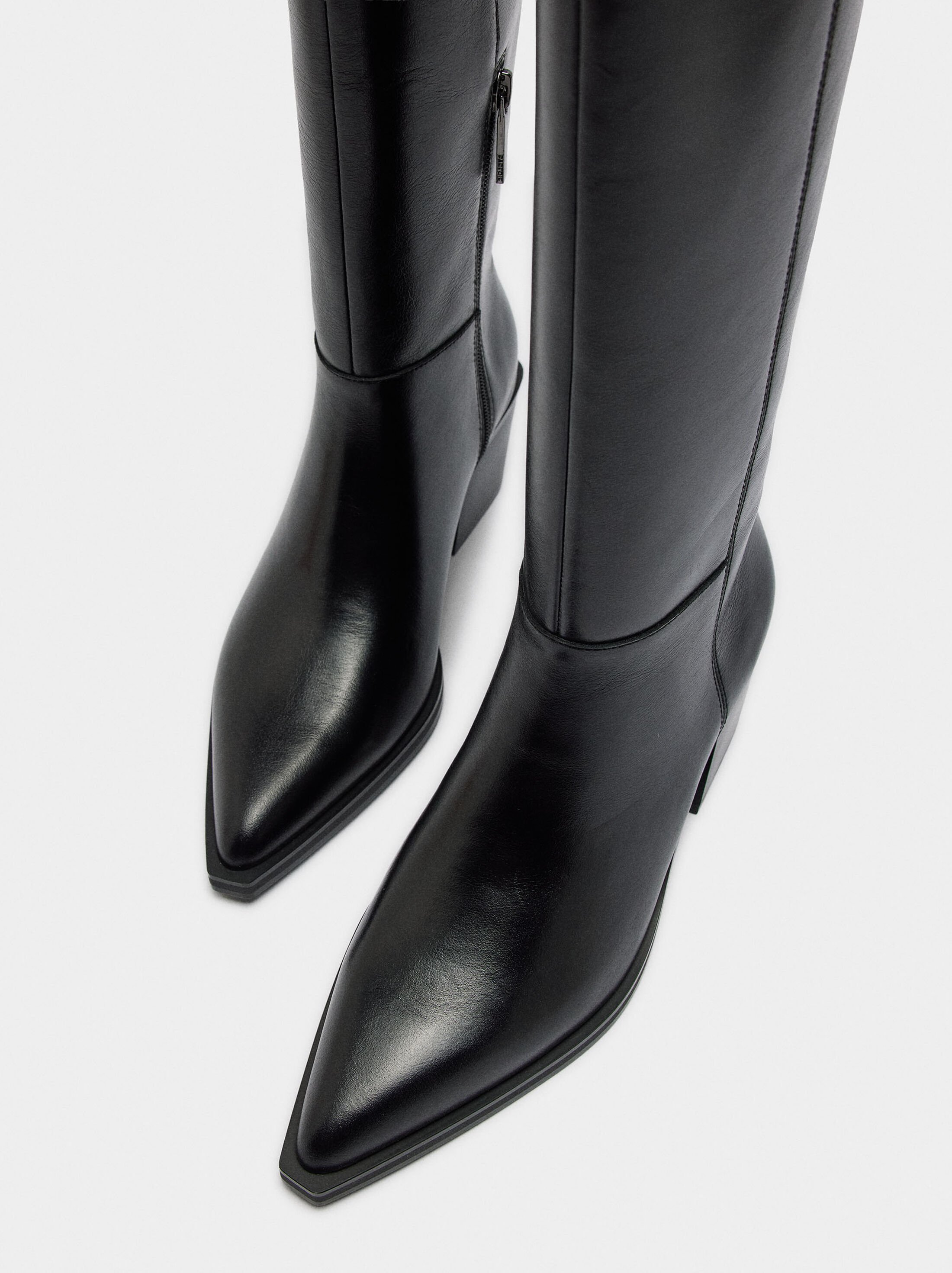 High shaft leather boots with heel image number 4.0