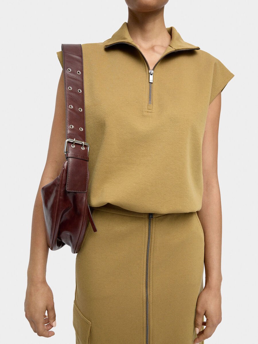 Sleeveless sweatshirt