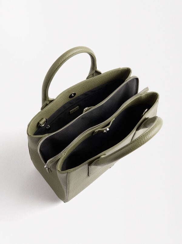 Tote bag with texture
