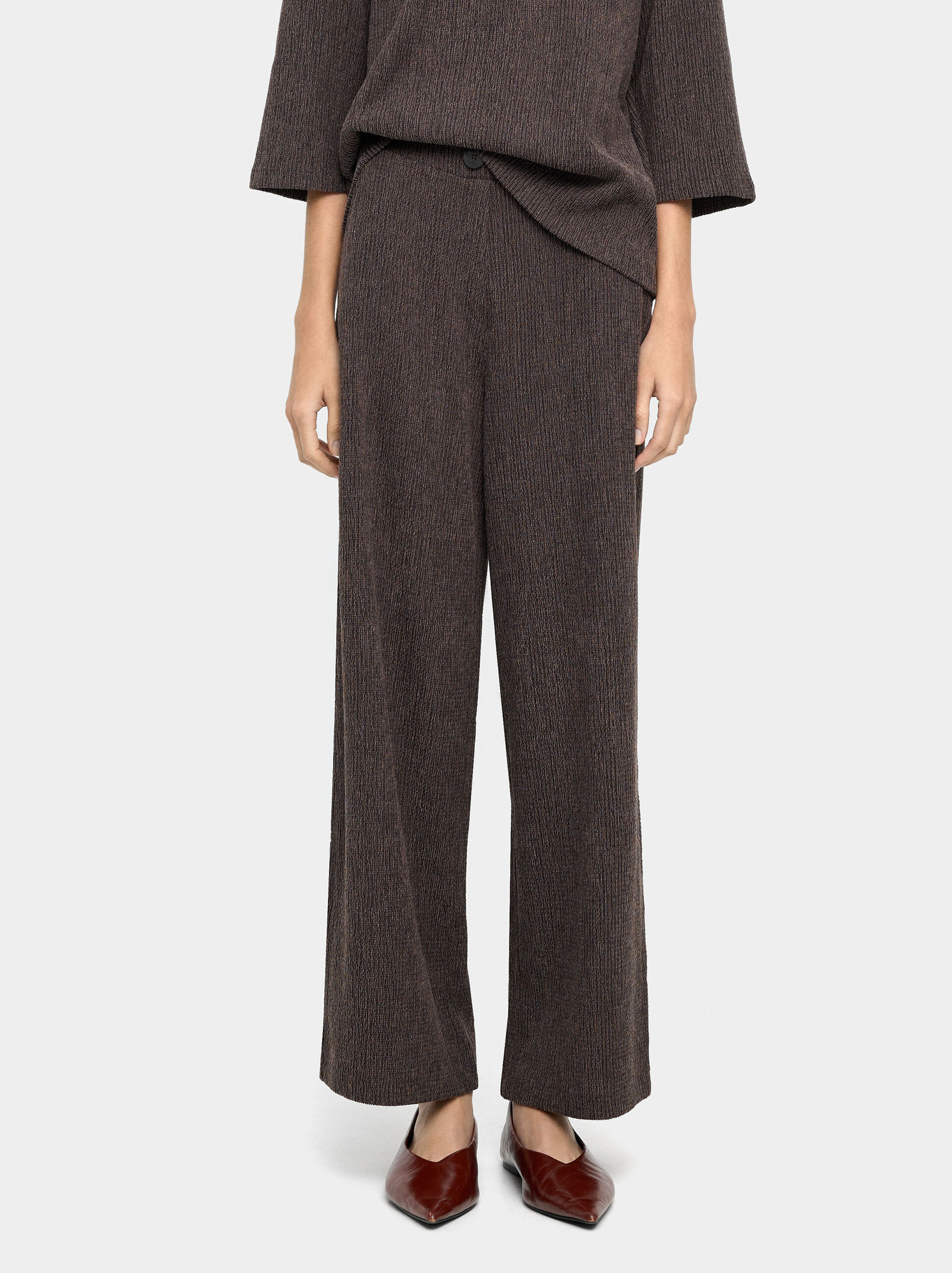 Trousers with pockets and texture image number 3.0