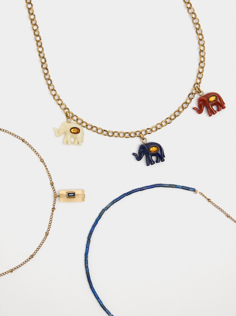 Set de colliers avec des éléphants