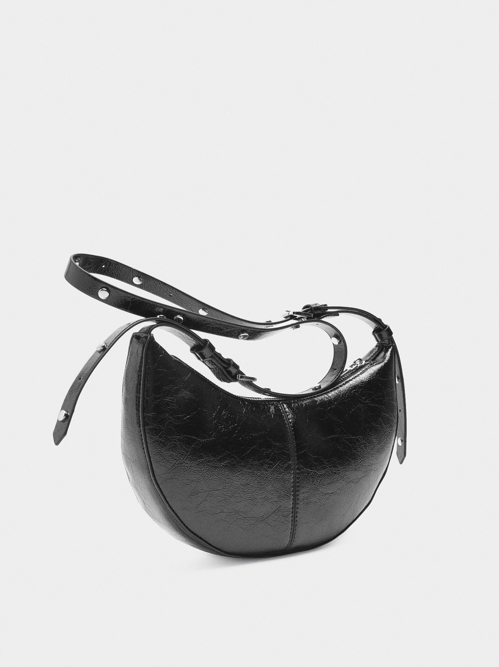 Halbmond-Schultertasche mit Nieten image number 2.0