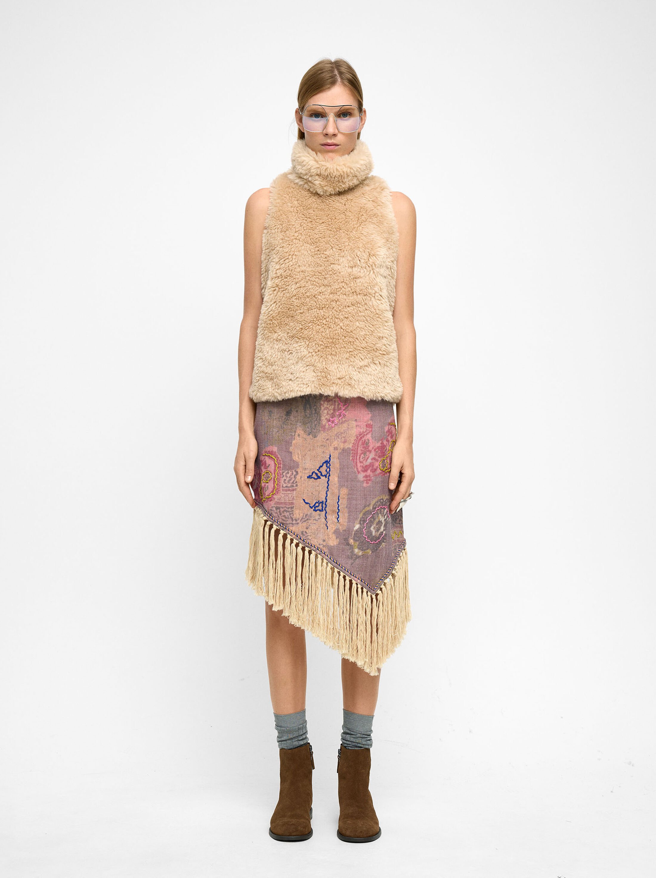 Wool skirt with fringes image number 4.0