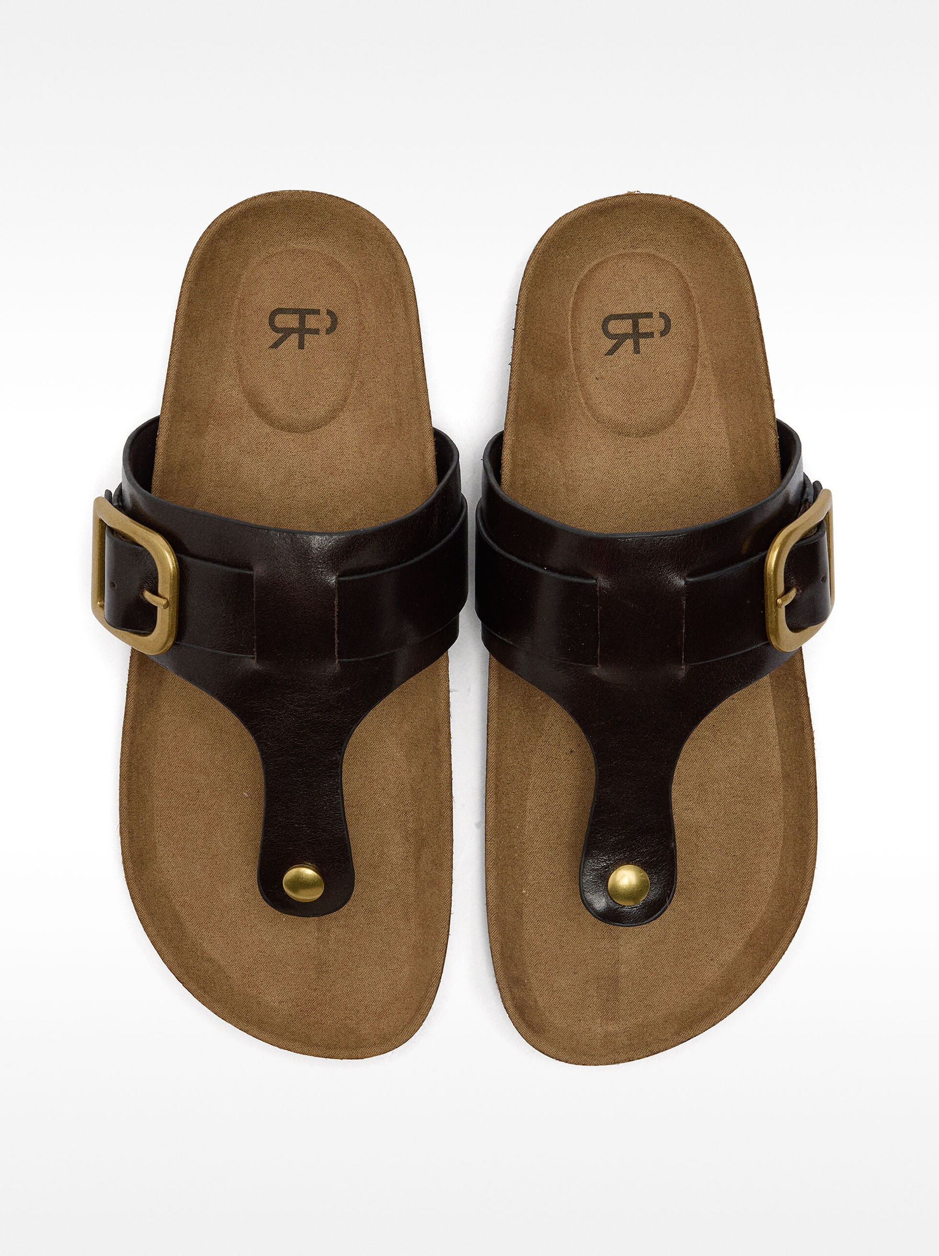 Flat leather sandals with buckle image number 1.0