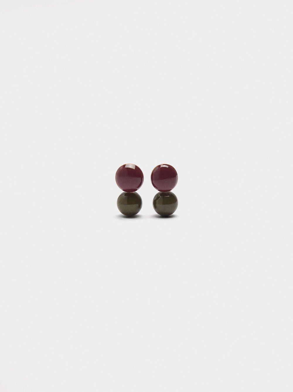 Enameled earrings with spheres
