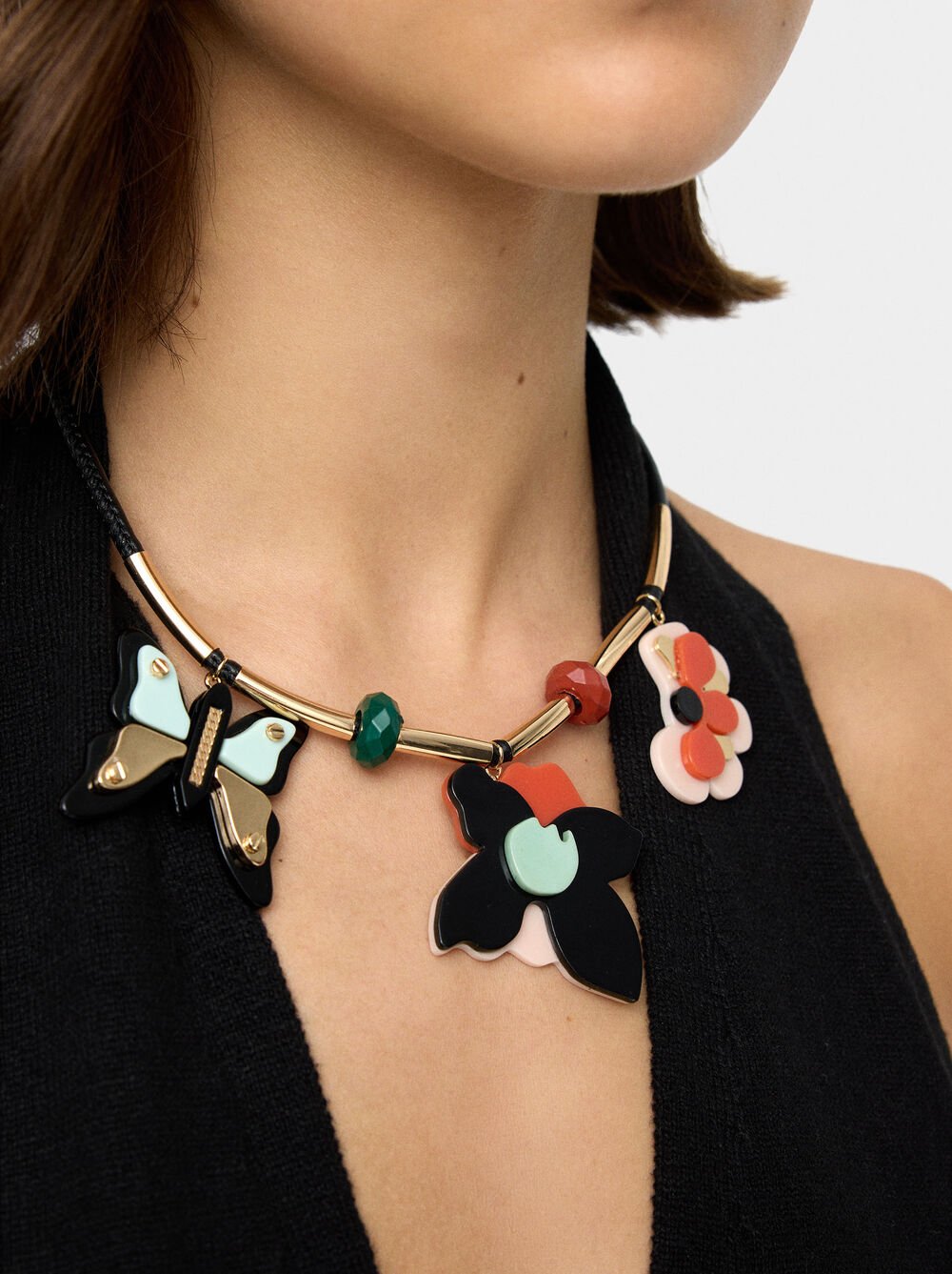 Necklace with multicolor resin pendants